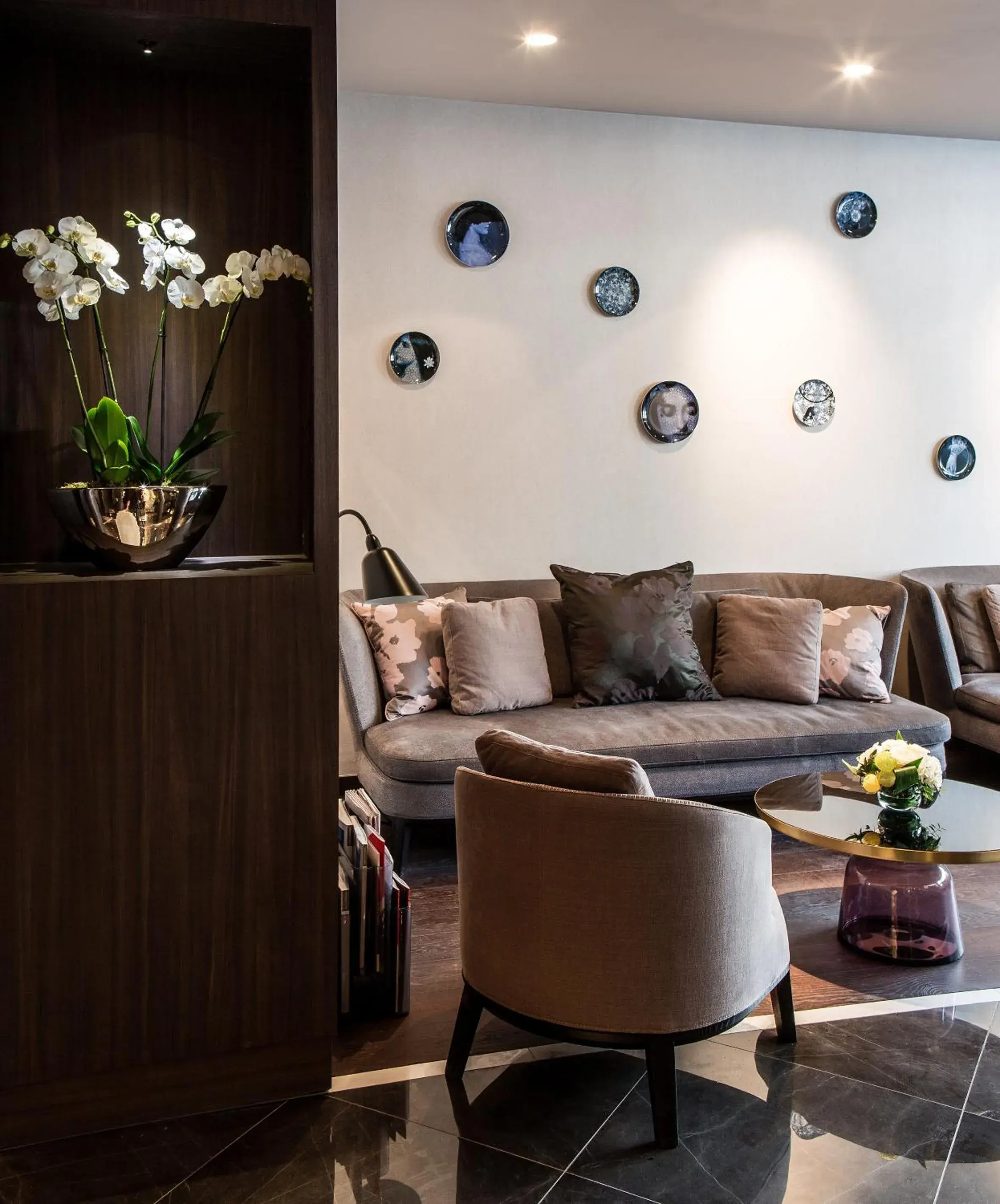 Lobby or reception in Le Parisis - Paris Tour Eiffel Lobby or reception in Le Parisis - Paris Tour Eiffel