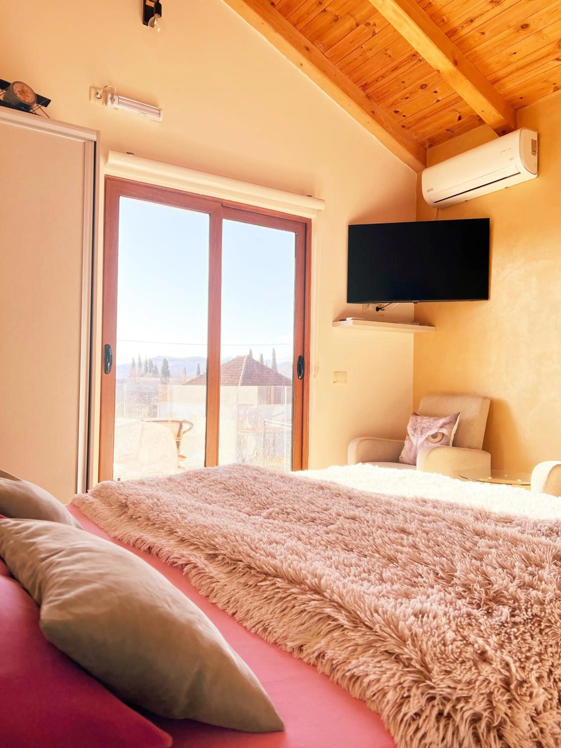 Property building, Bed in Apartments Aerodrom