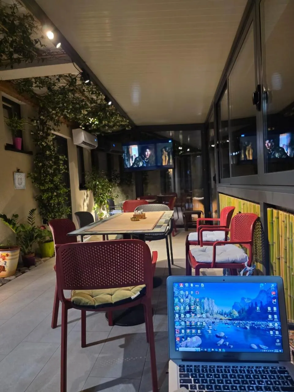 Restaurant/places to eat in Apartments Aerodrom