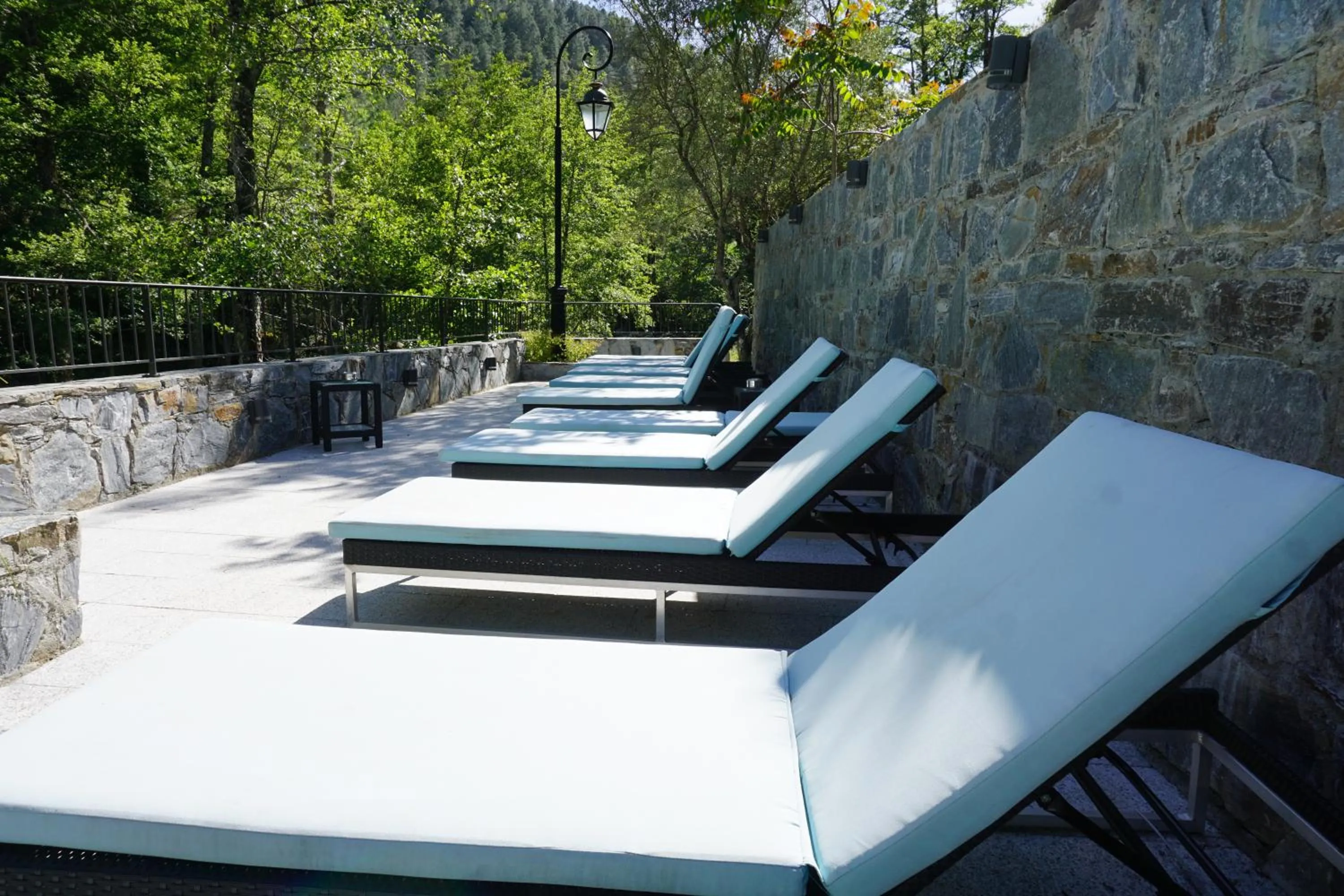 Patio in Les Jardins De La Glacière