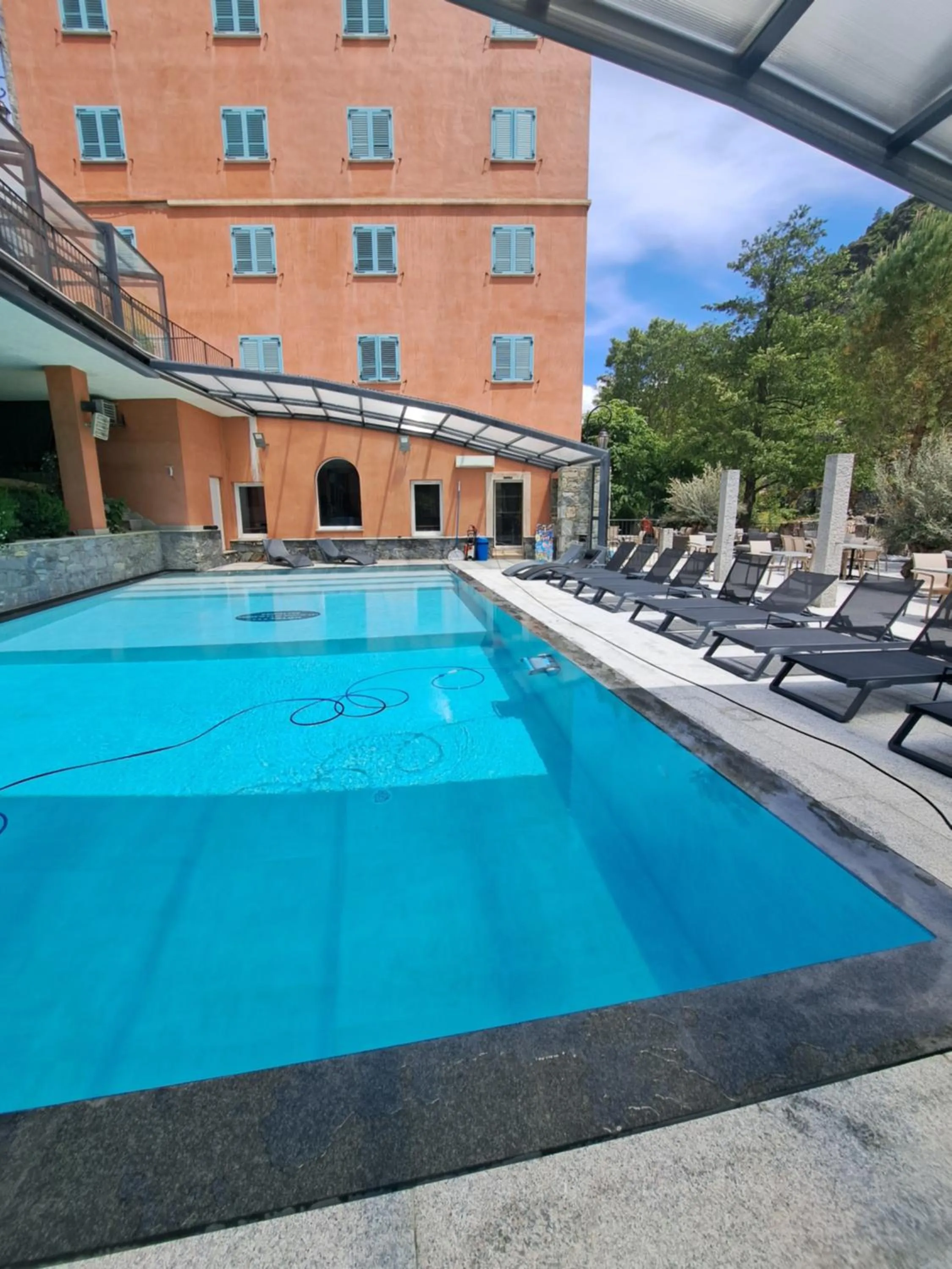 Swimming pool in Les Jardins De La Glacière