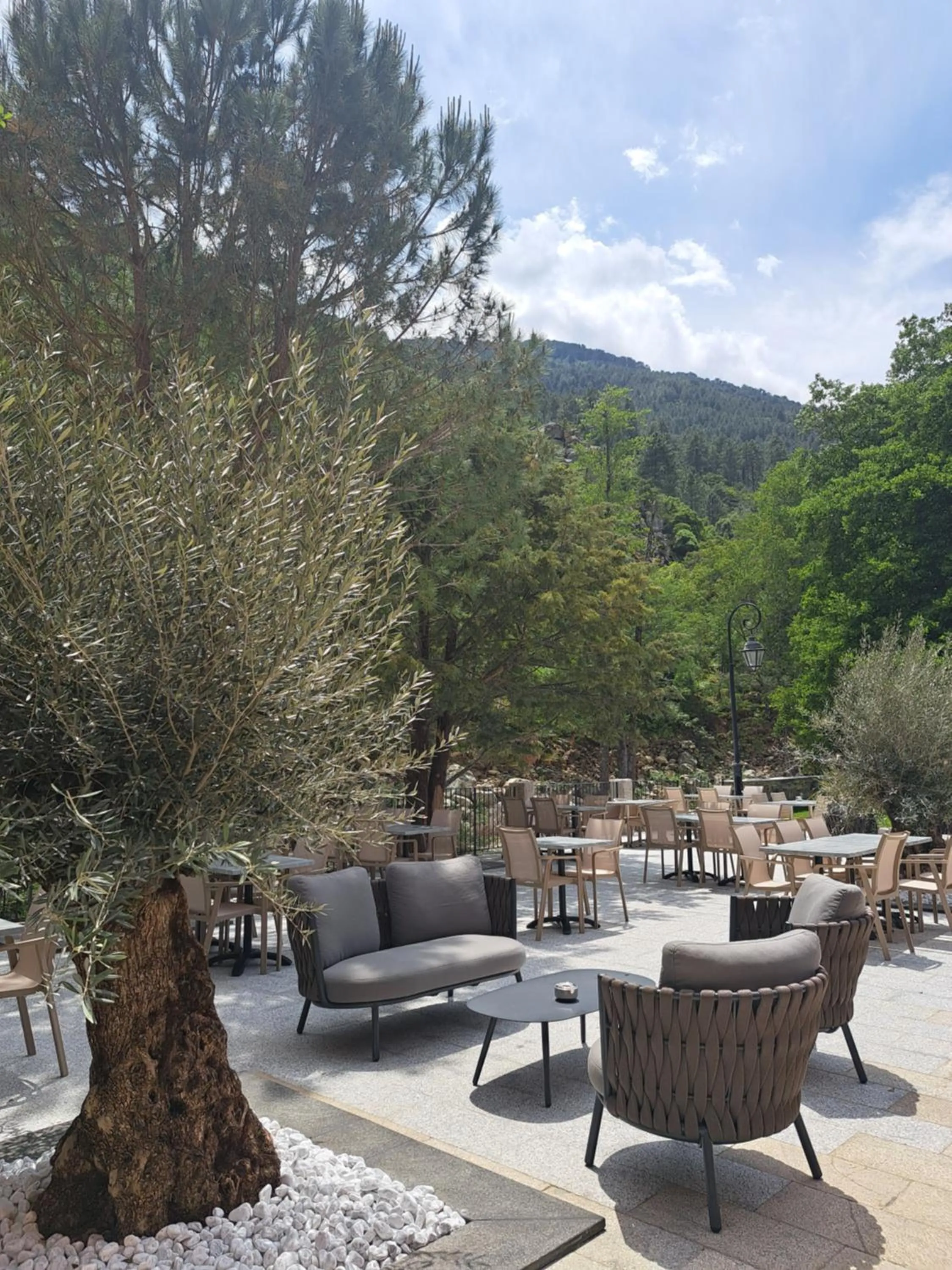 Patio in Les Jardins De La Glacière