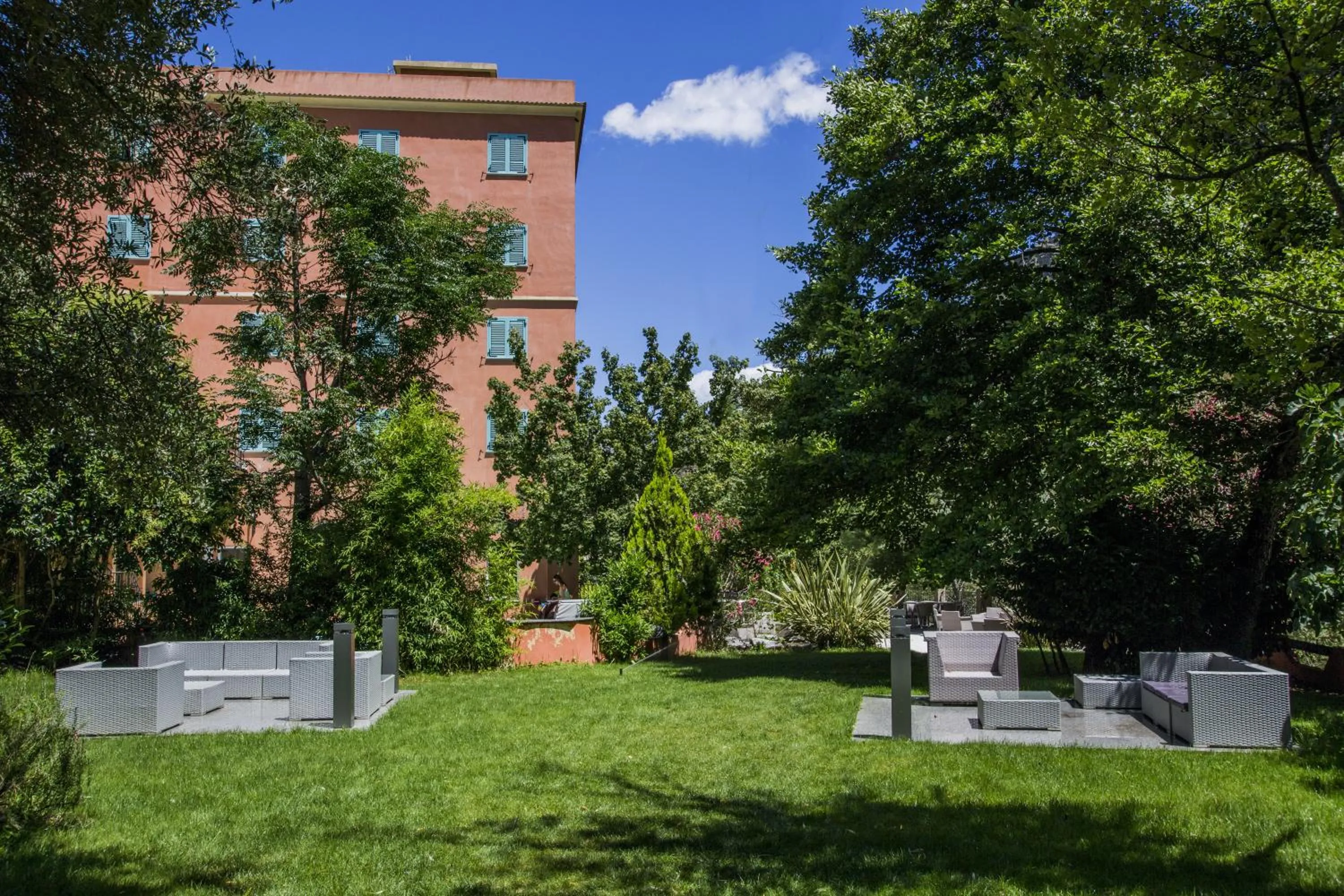 Garden in Les Jardins De La Glacière