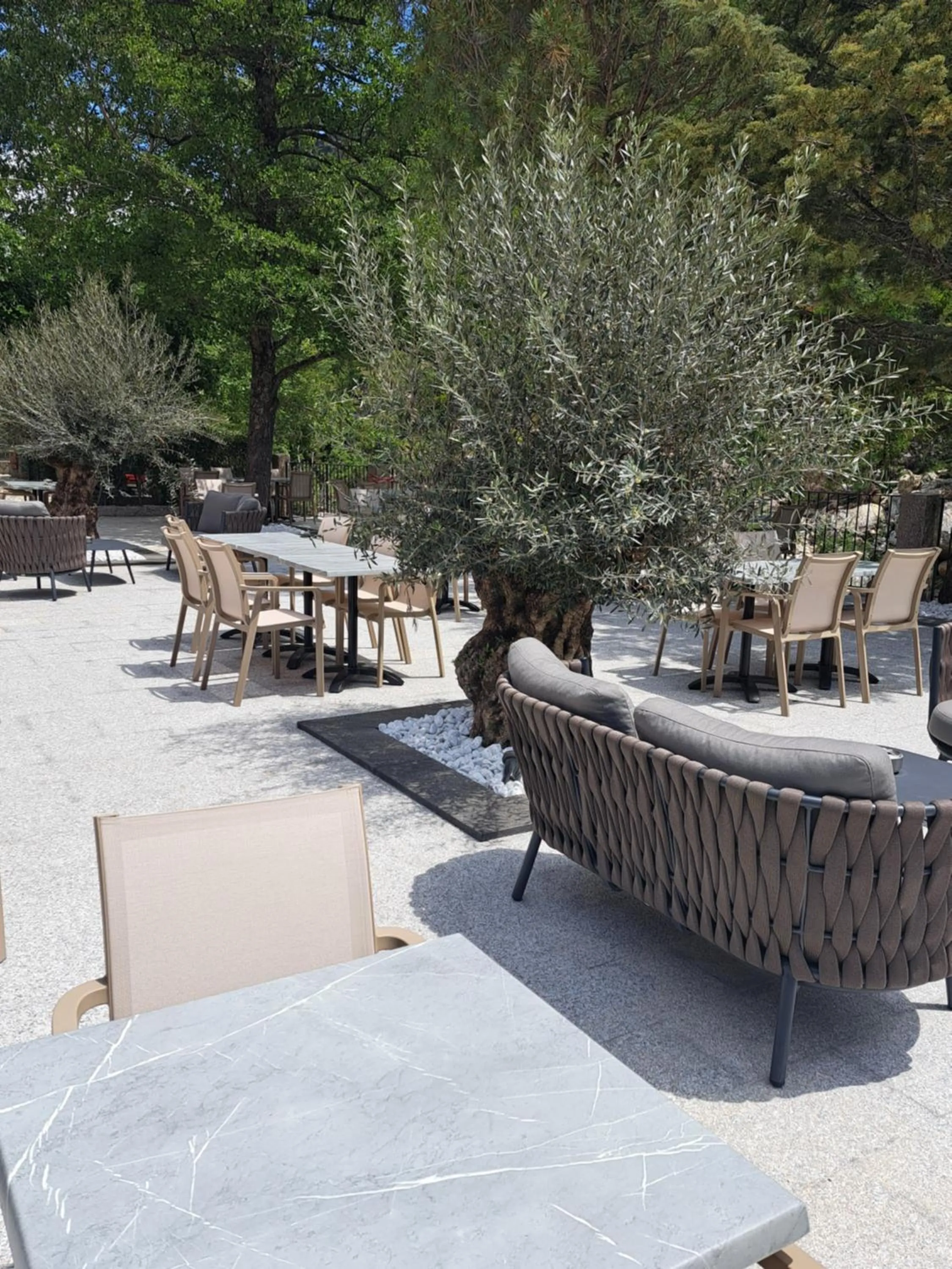 Patio in Les Jardins De La Glacière