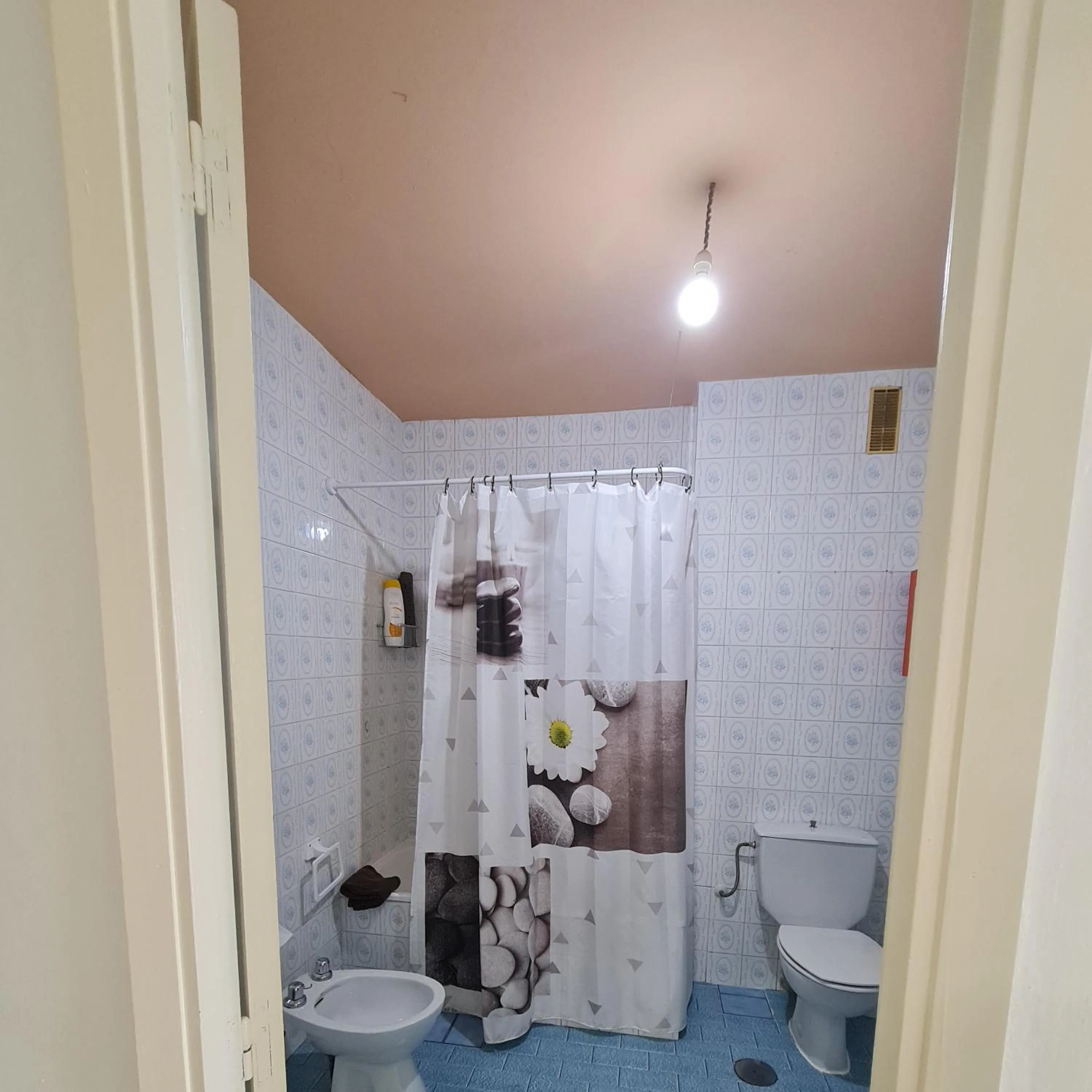 Toilet in Apartamentos O Cargadeiro Ribadeo