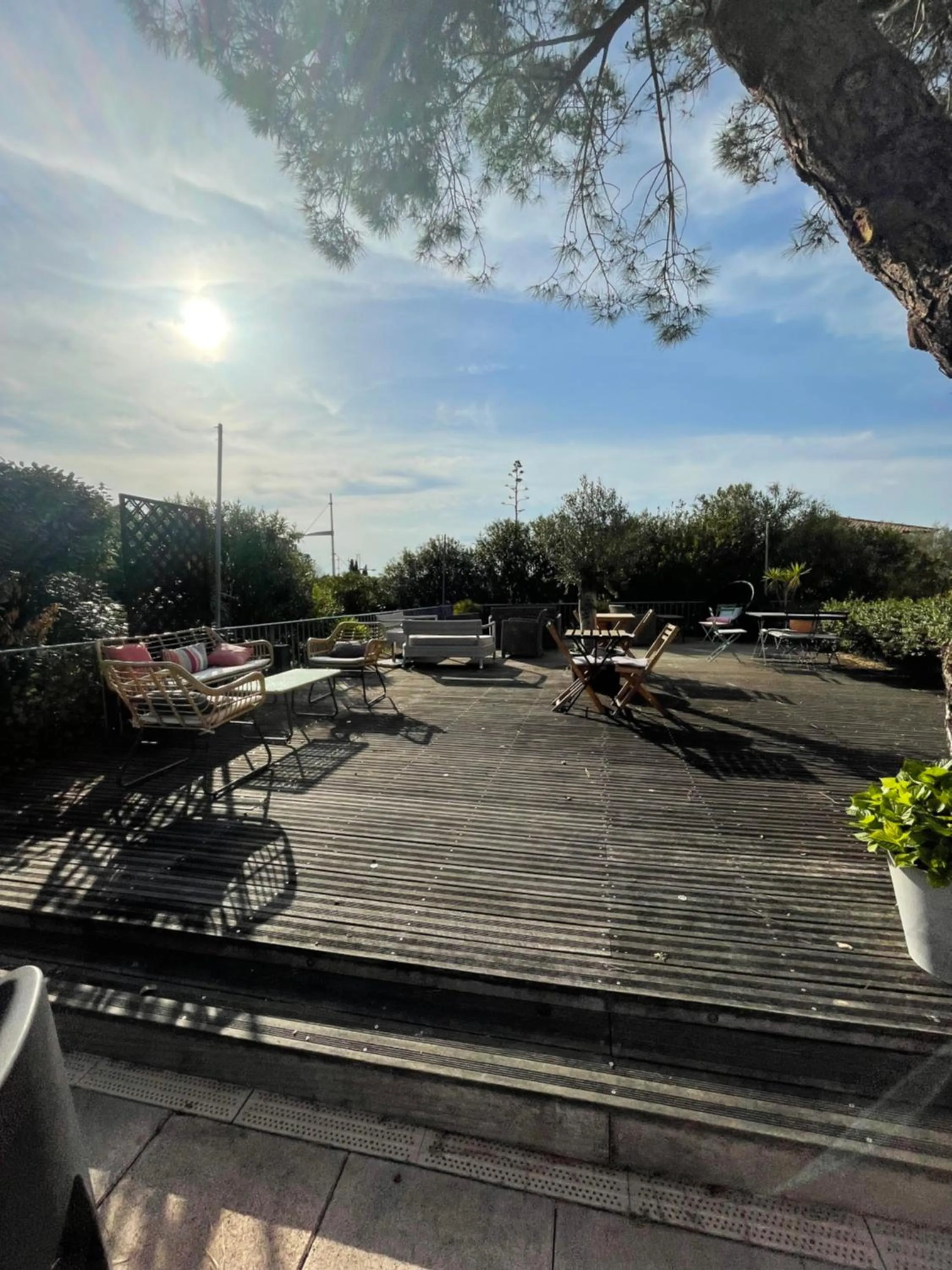 Patio in Hôtel Athéna