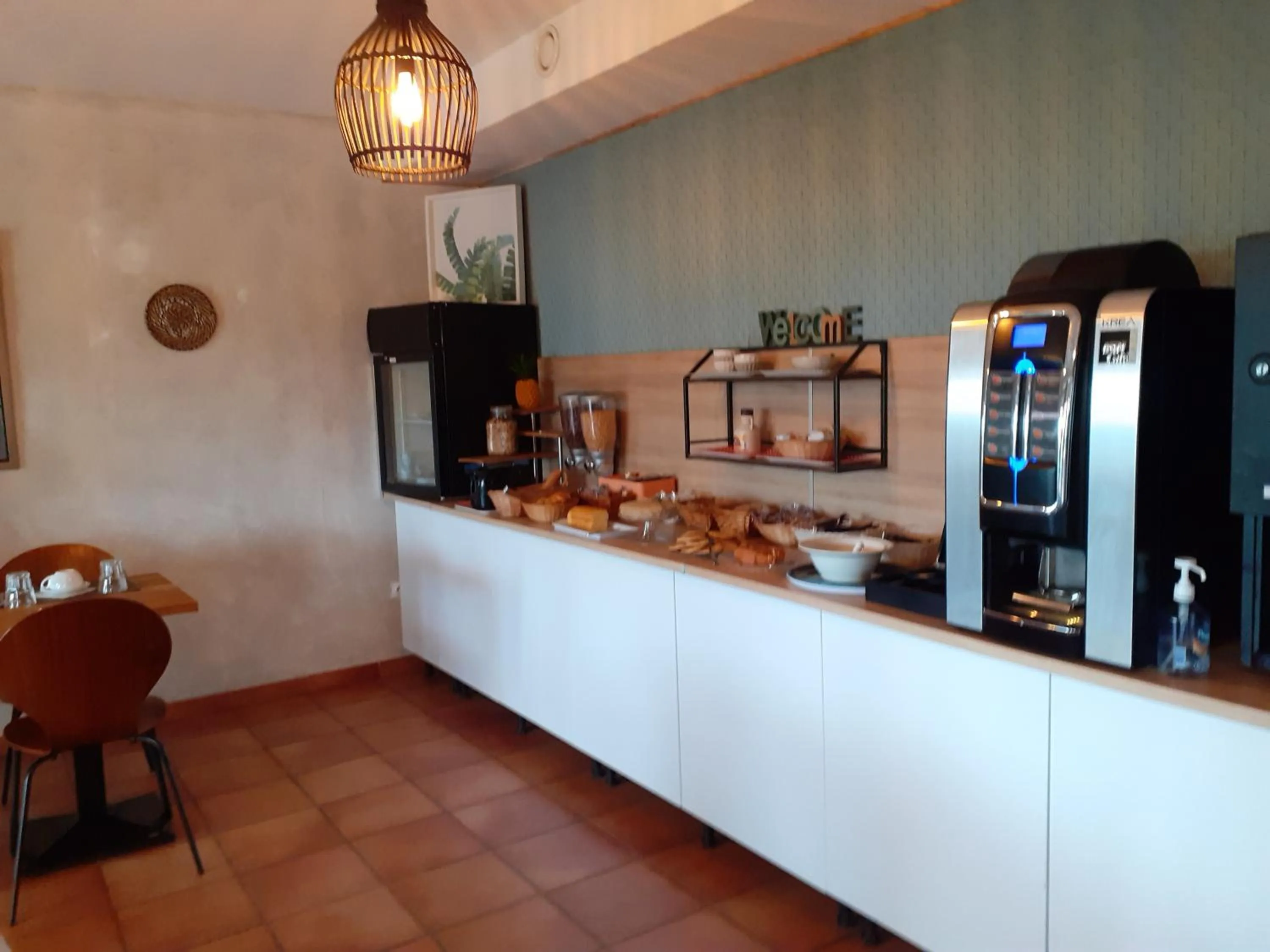 Breakfast in Hôtel Athéna