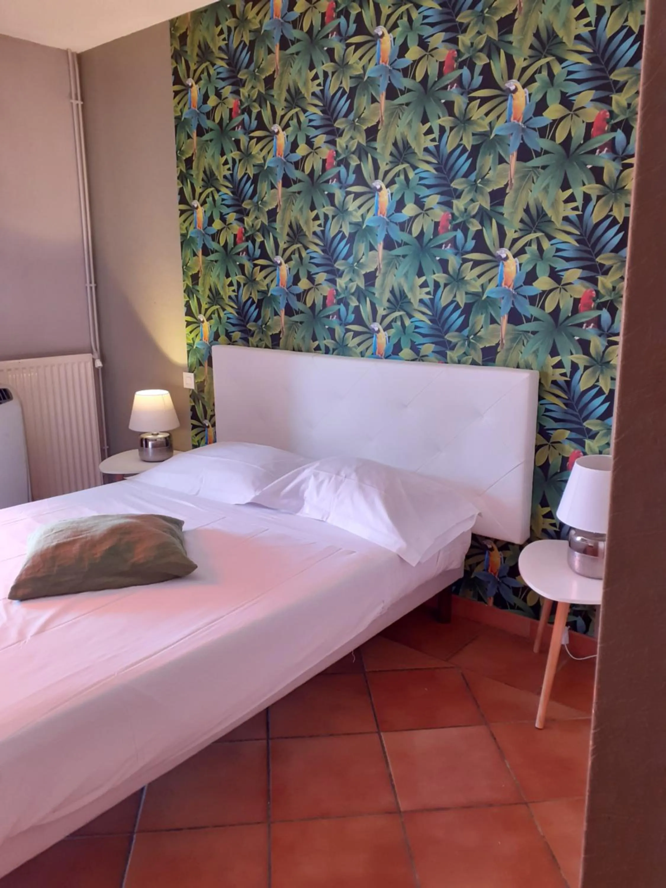 Bedroom, Bed in Hôtel Athéna