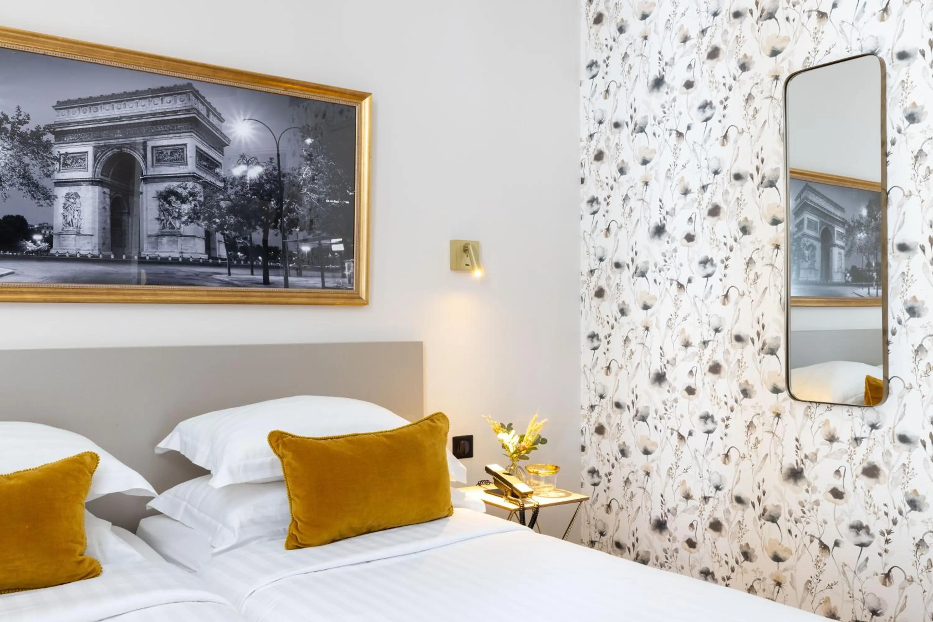 Photo of the whole room, Bed in Villa des Ambassadeurs