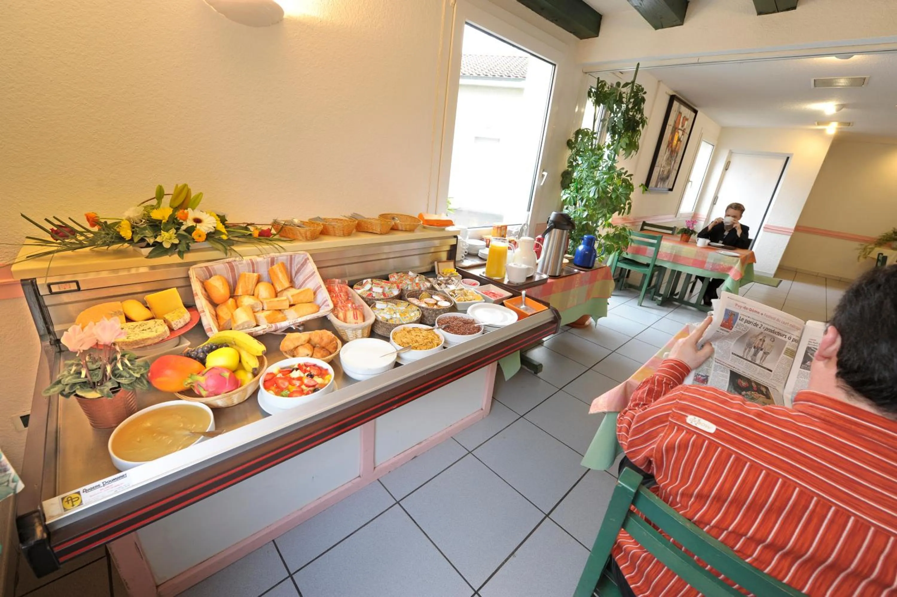 Food in LOGIS Hôtel Le Moulin Des Gardelles