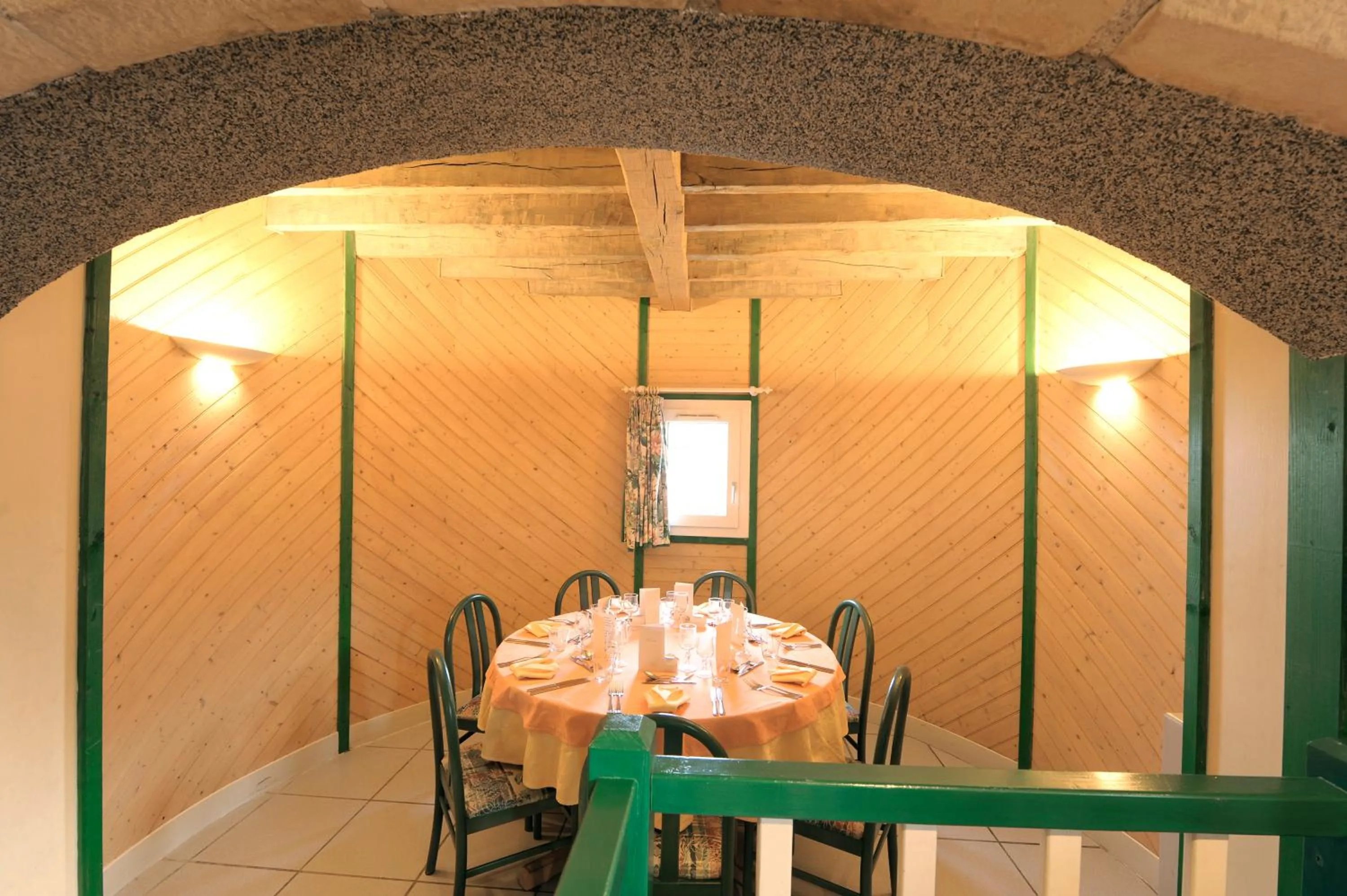 Restaurant/places to eat in LOGIS Hôtel Le Moulin Des Gardelles