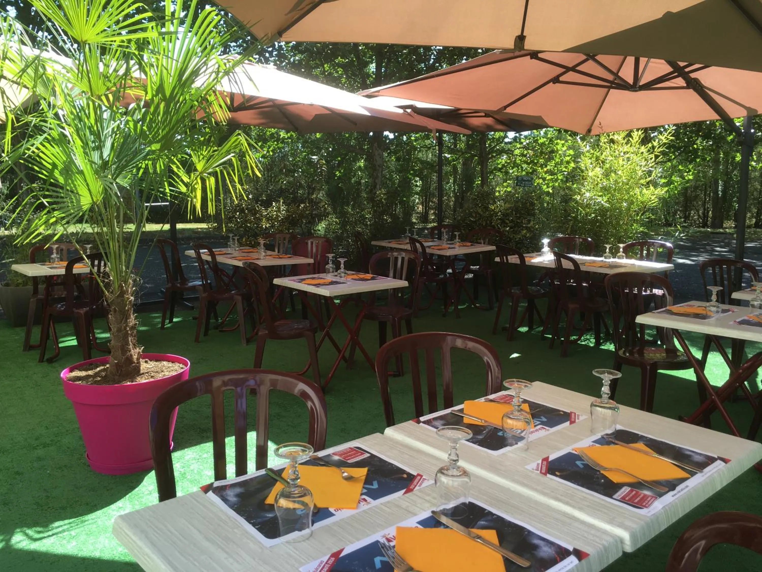 Restaurant/places to eat in LOGIS Hôtel Le Moulin Des Gardelles