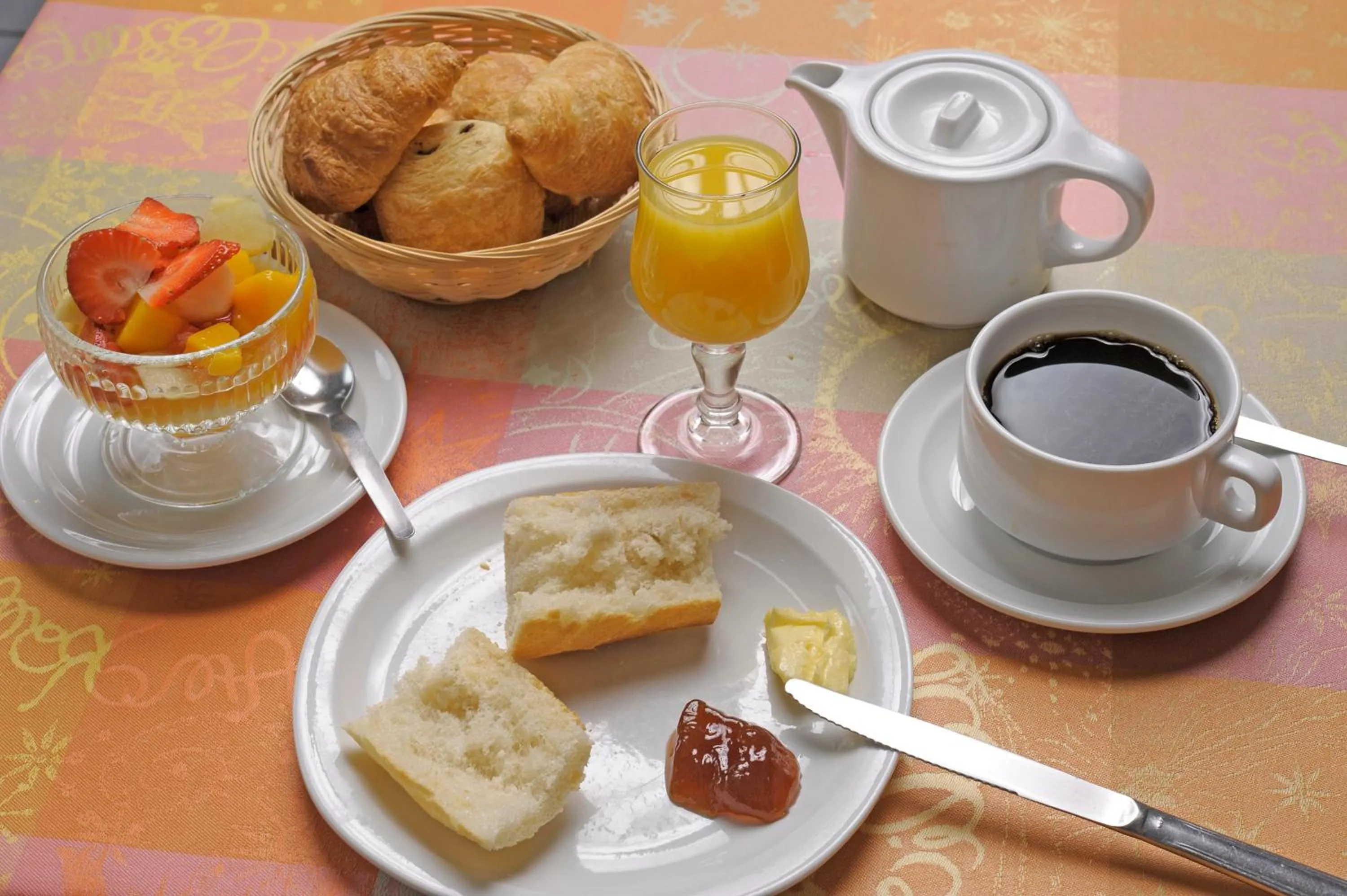 Food and drinks in LOGIS Hôtel Le Moulin Des Gardelles