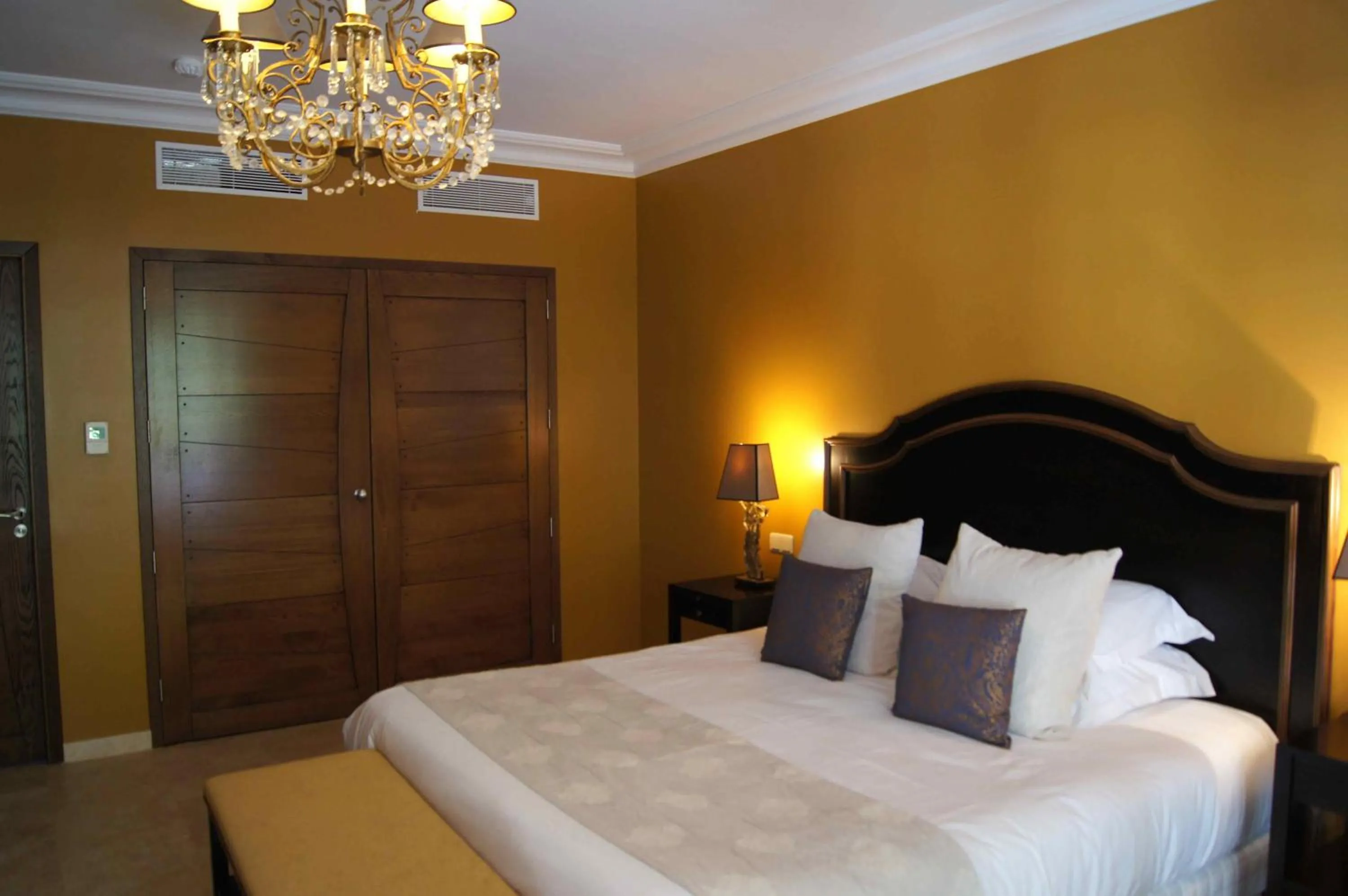 Bed in La Villa Mazarin