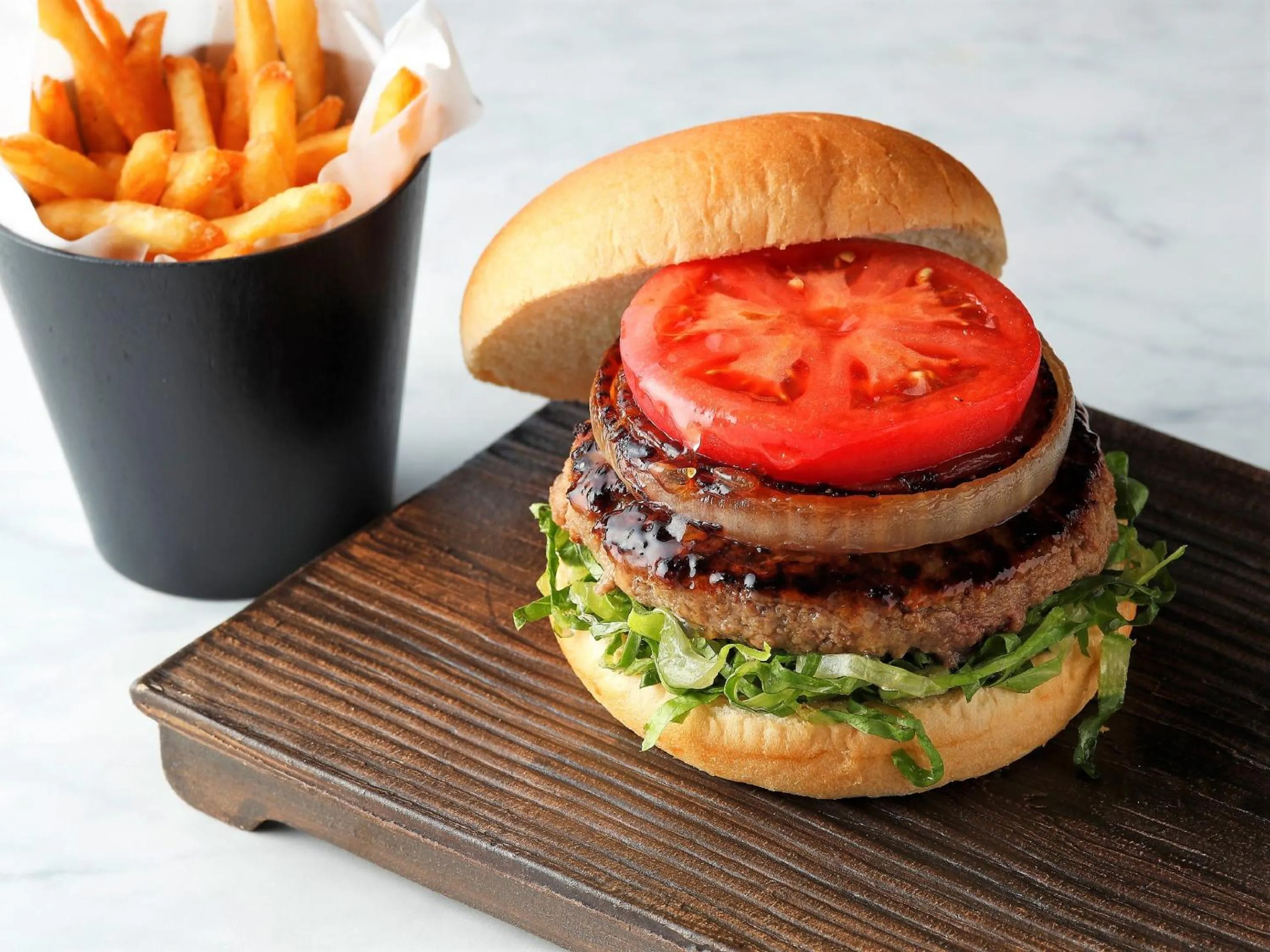 Lounge or bar in The Kahala Hotel & Resort Yokohama