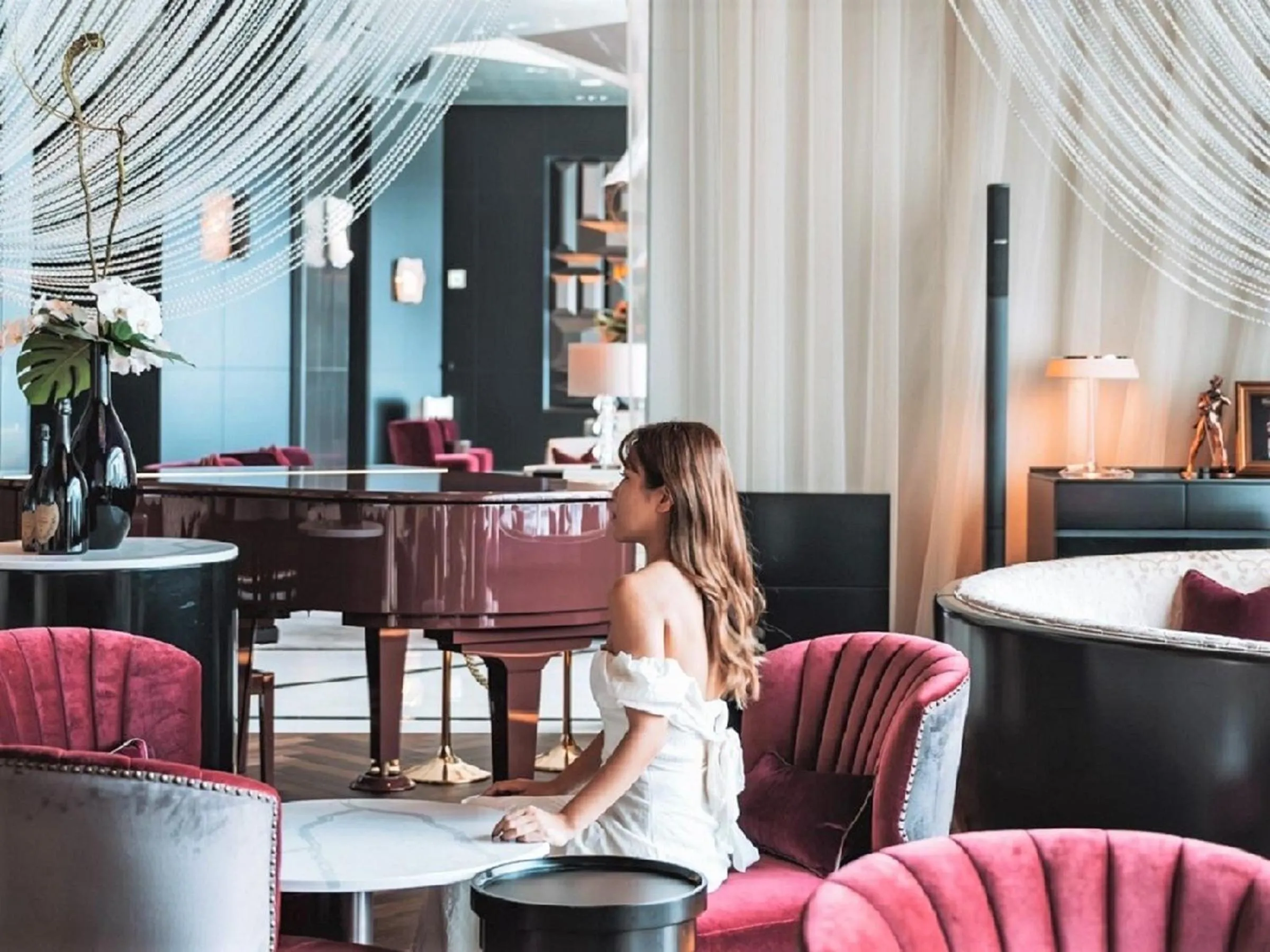 Lounge or bar in The Kahala Hotel & Resort Yokohama