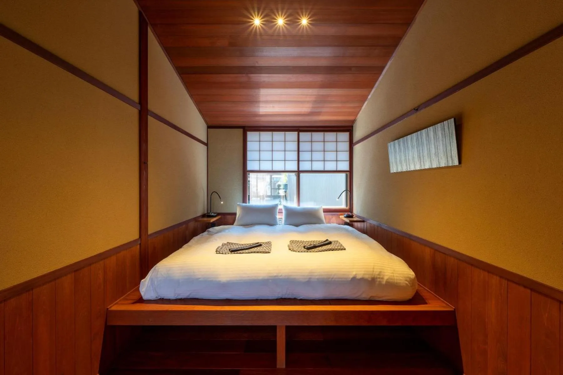 Bedroom, Bed in UTAIMACHI