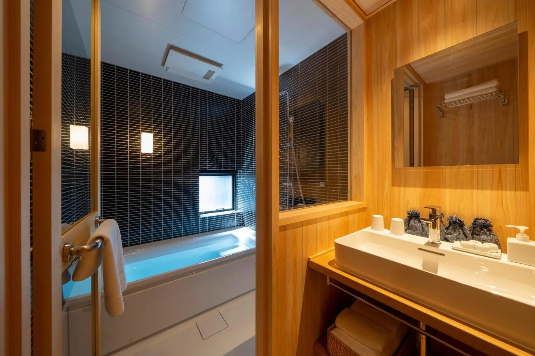 Bathroom in UTAIMACHI