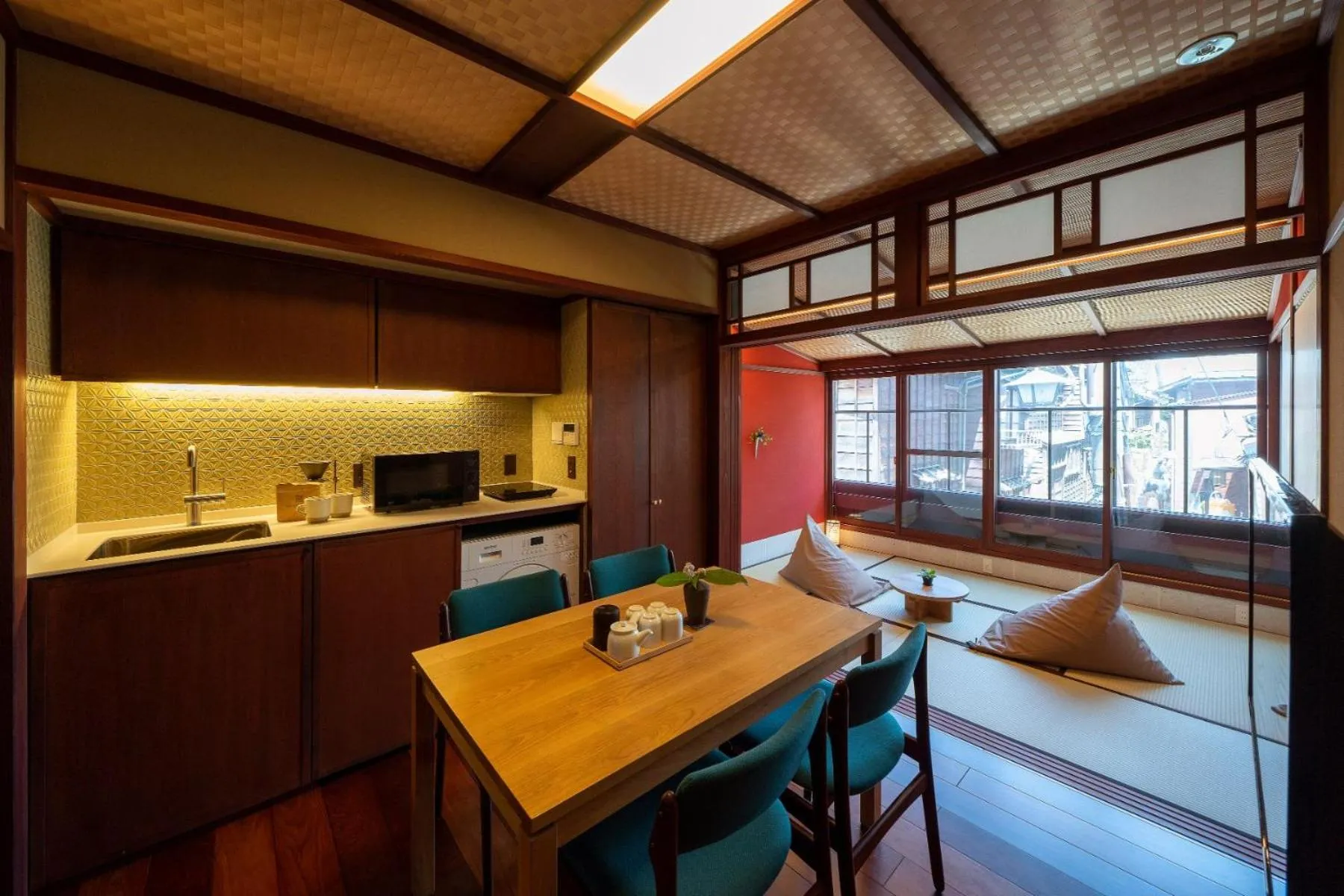 Photo of the whole room in UTAIMACHI