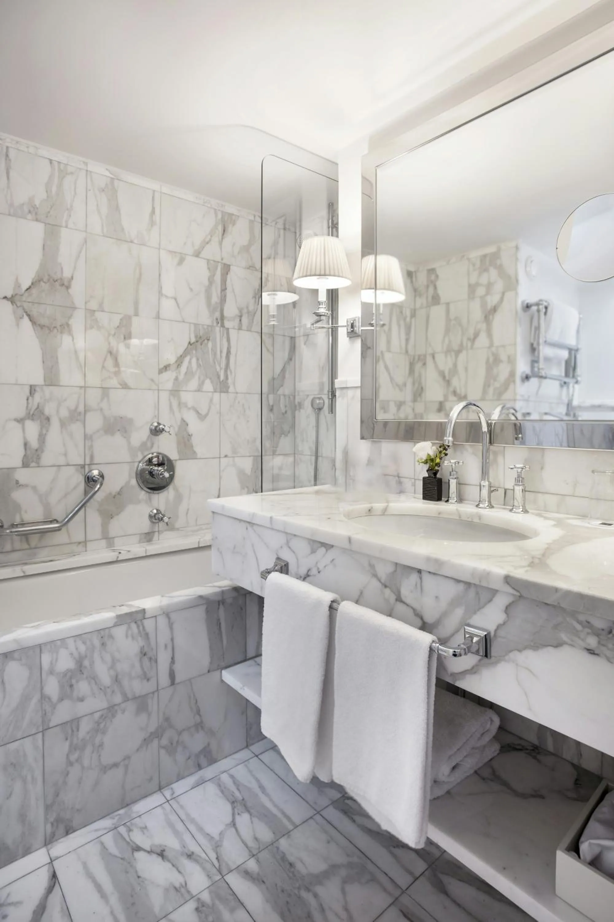 Photo of the whole room in Castille Paris – Starhotels Collezione