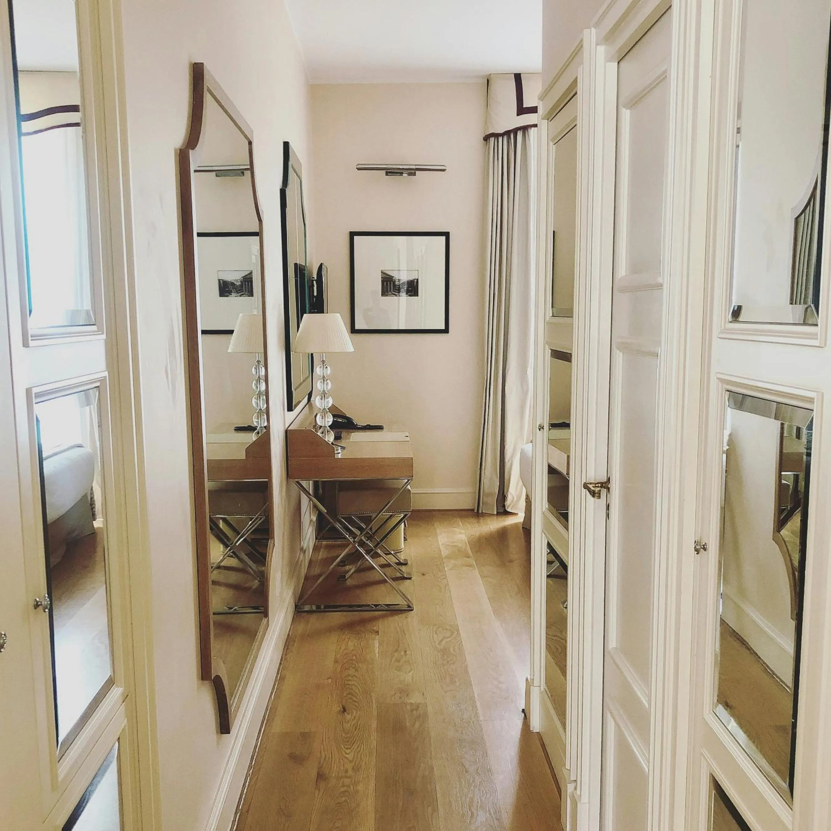 Photo of the whole room in Castille Paris – Starhotels Collezione