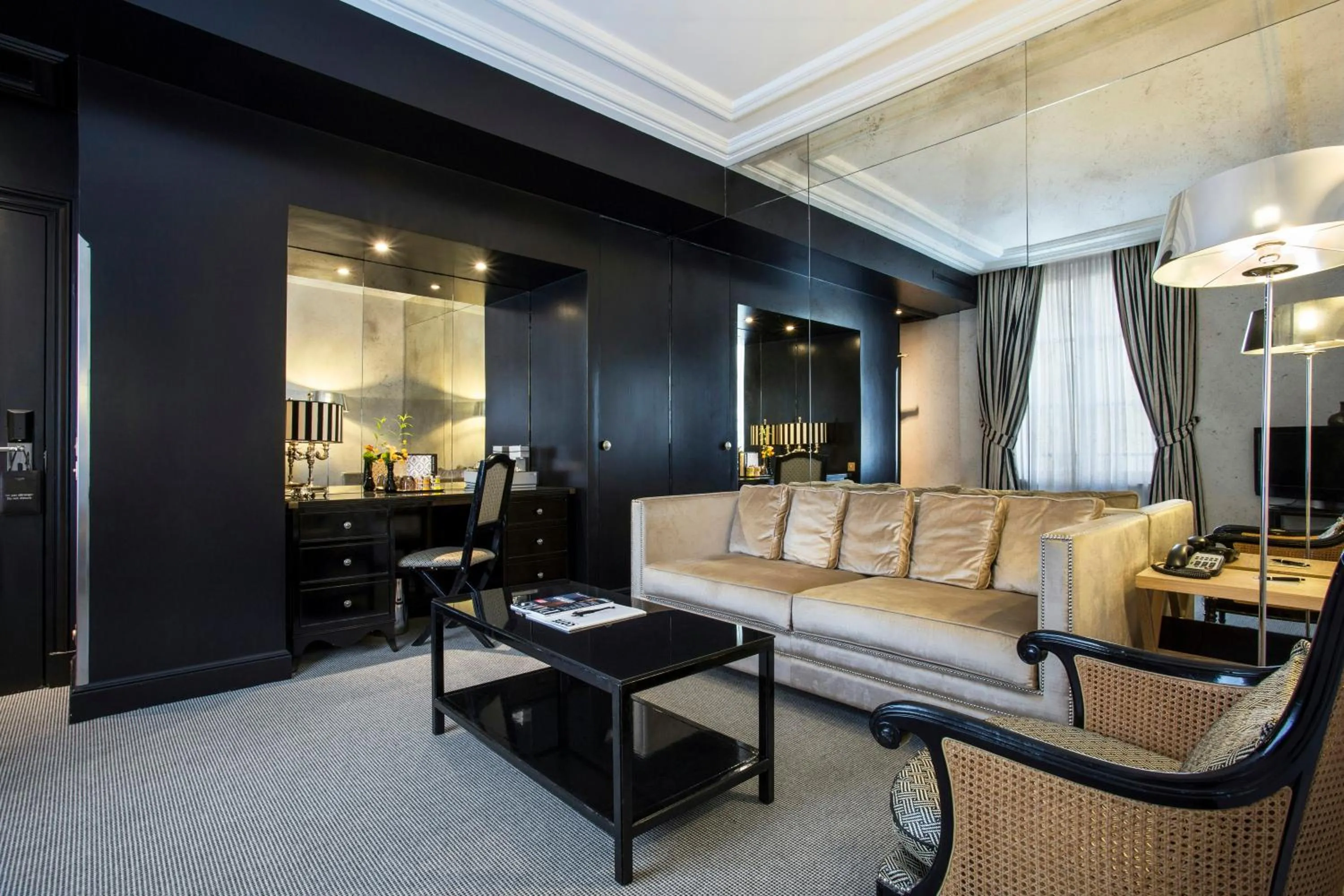 Photo of the whole room in Castille Paris – Starhotels Collezione