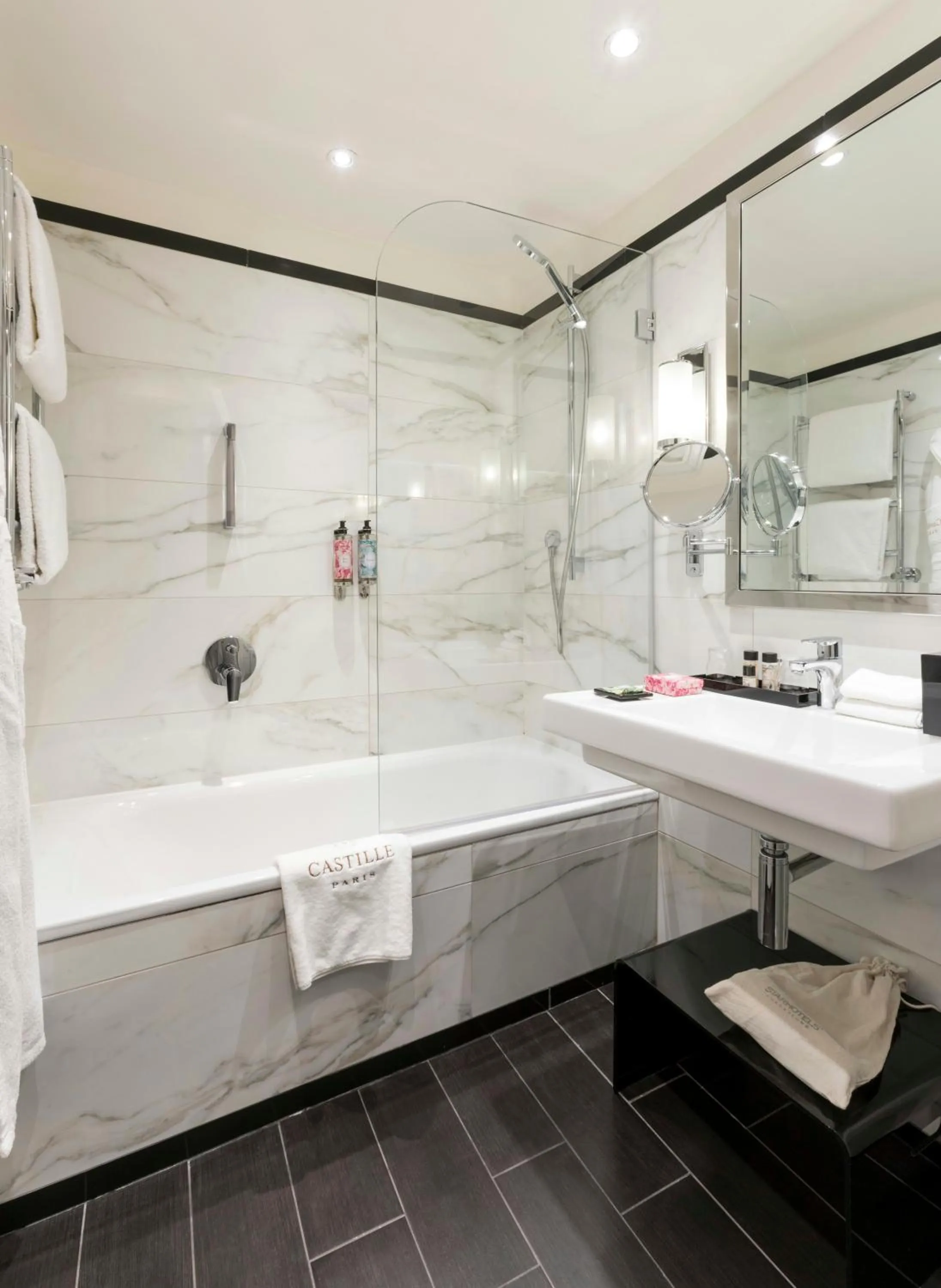 Bathroom in Castille Paris – Starhotels Collezione