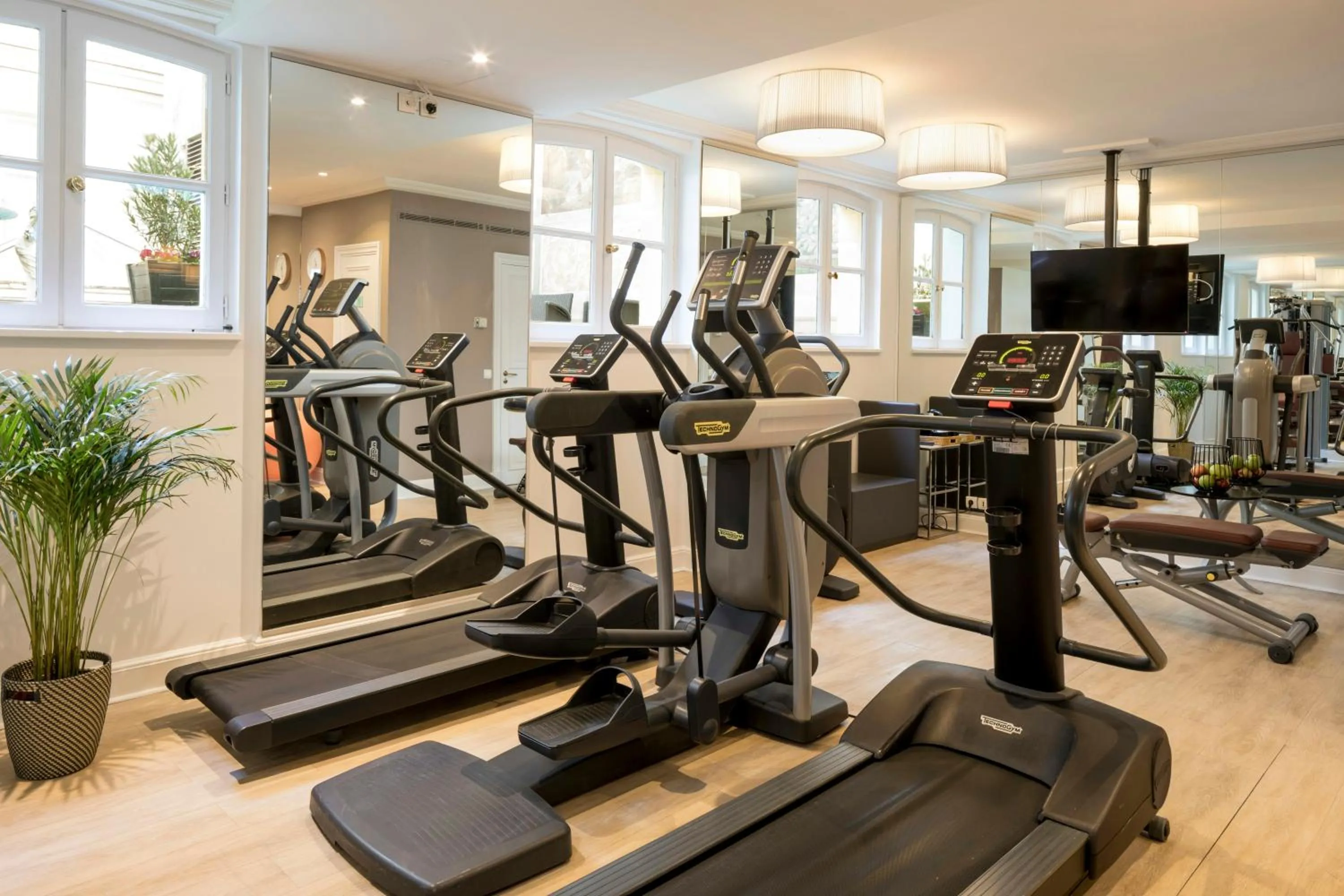 Fitness centre/facilities in Castille Paris – Starhotels Collezione