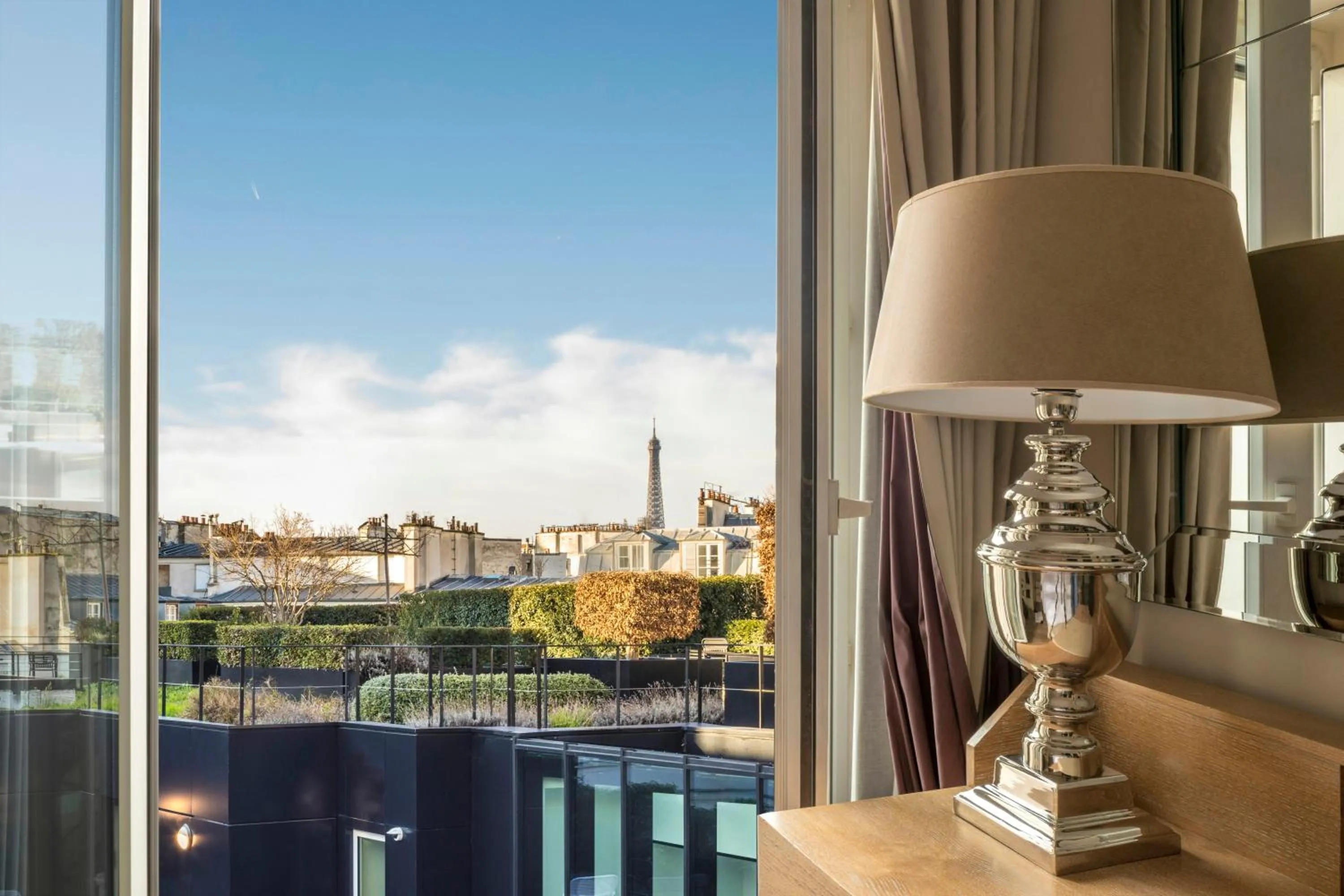 Balcony/Terrace in Castille Paris – Starhotels Collezione