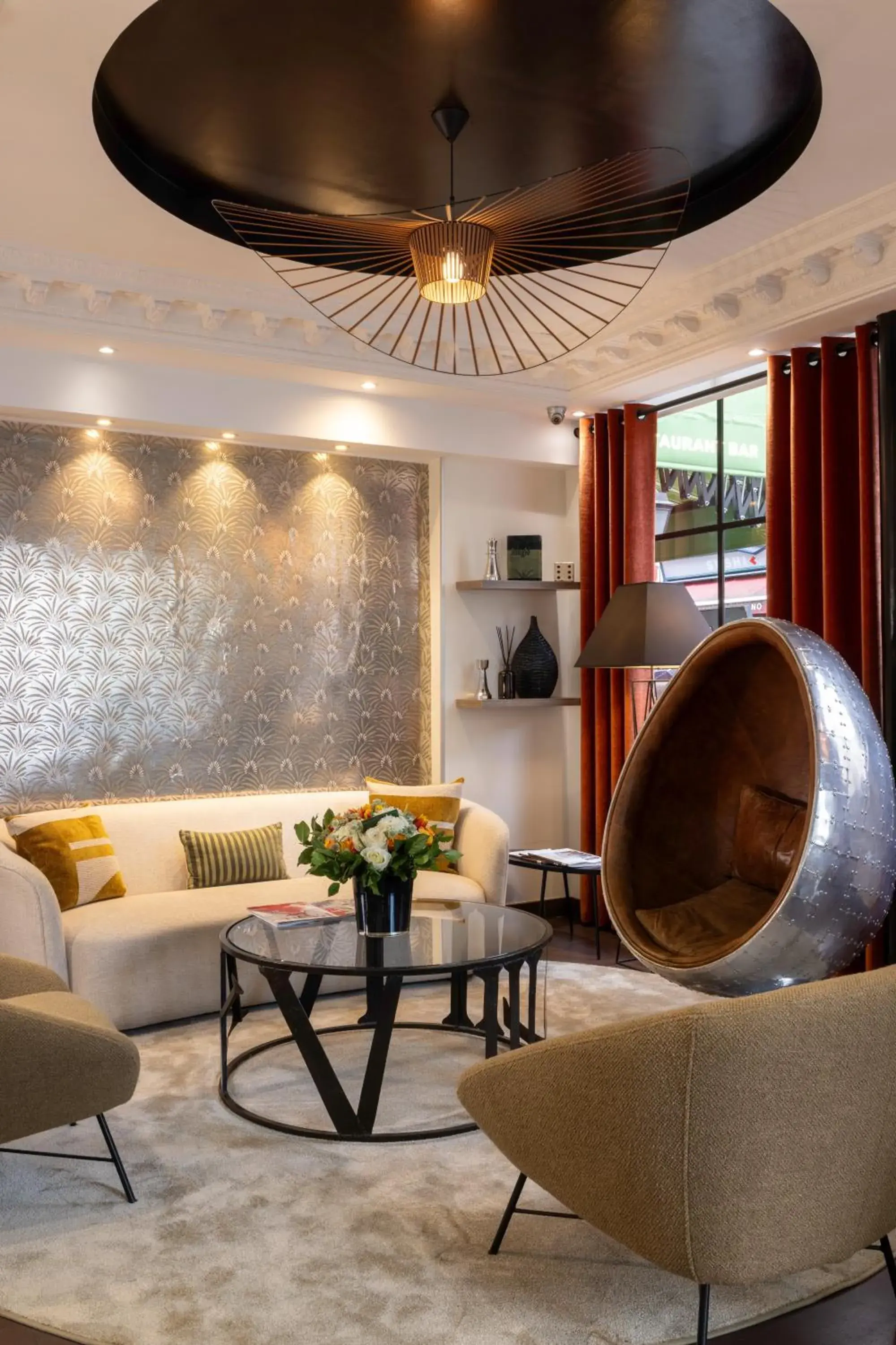 Living room in Hotel Elysées Bassano Living room in Hotel Elysées Bassano