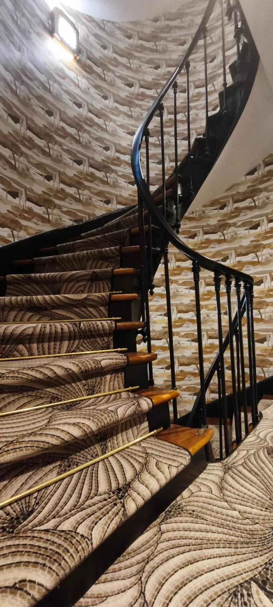 Property building in Hotel Elysées Bassano