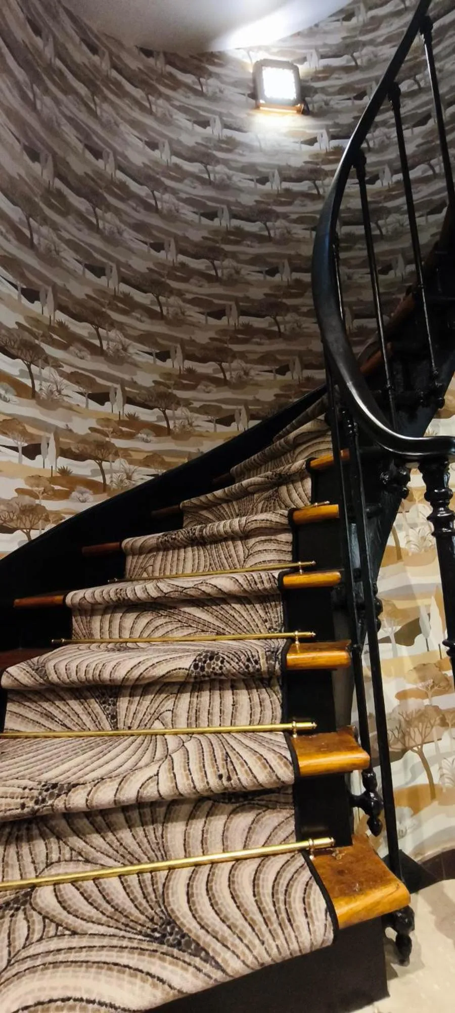 Property building in Hotel Elysées Bassano