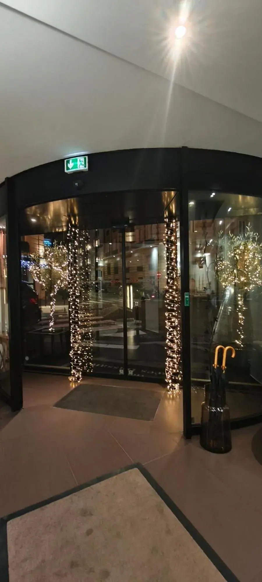 Property building in Hotel Elysées Bassano Property building in Hotel Elysées Bassano