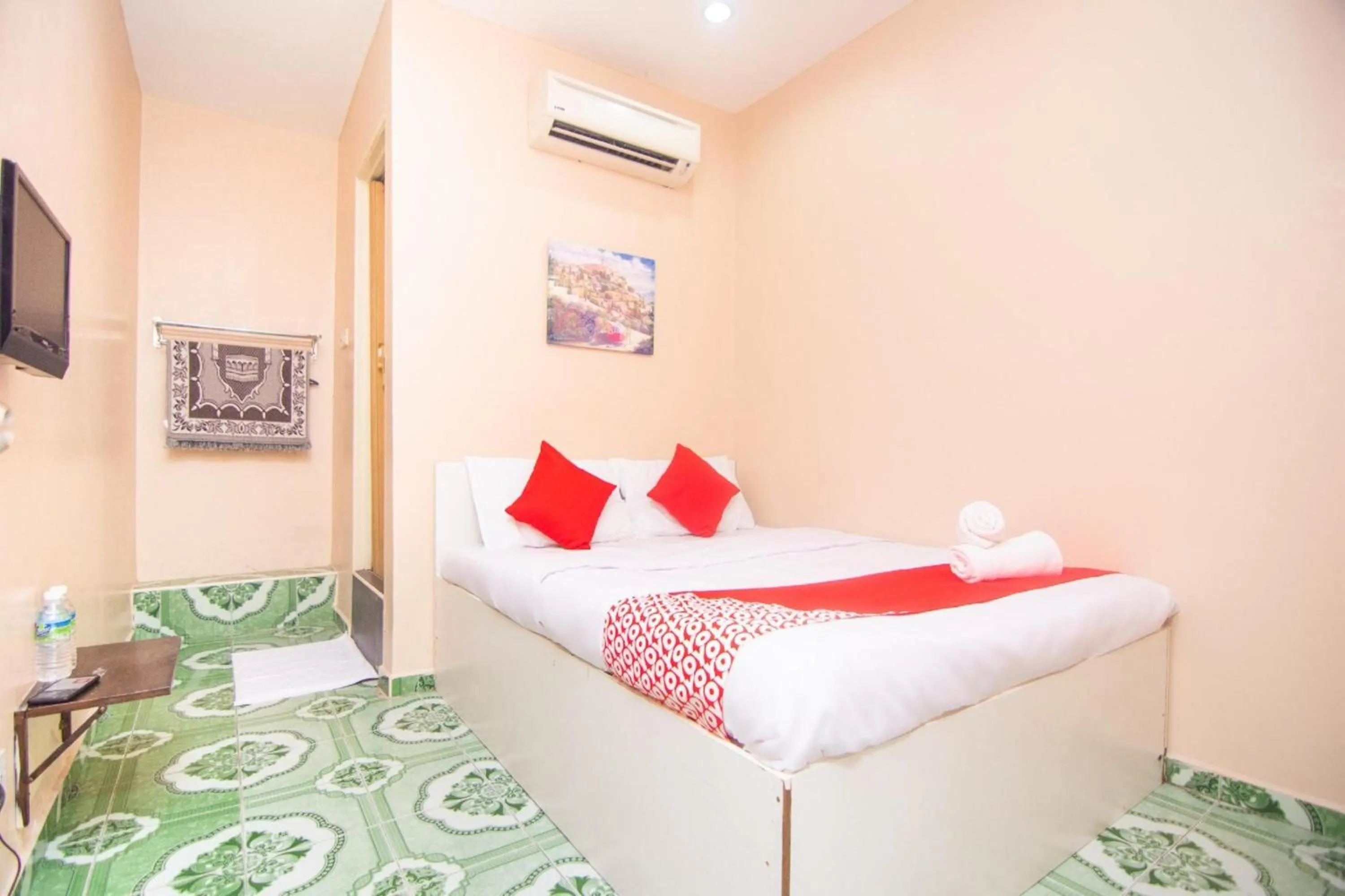 Photo of the whole room, Bed in Hotel O Hajah Rohayah