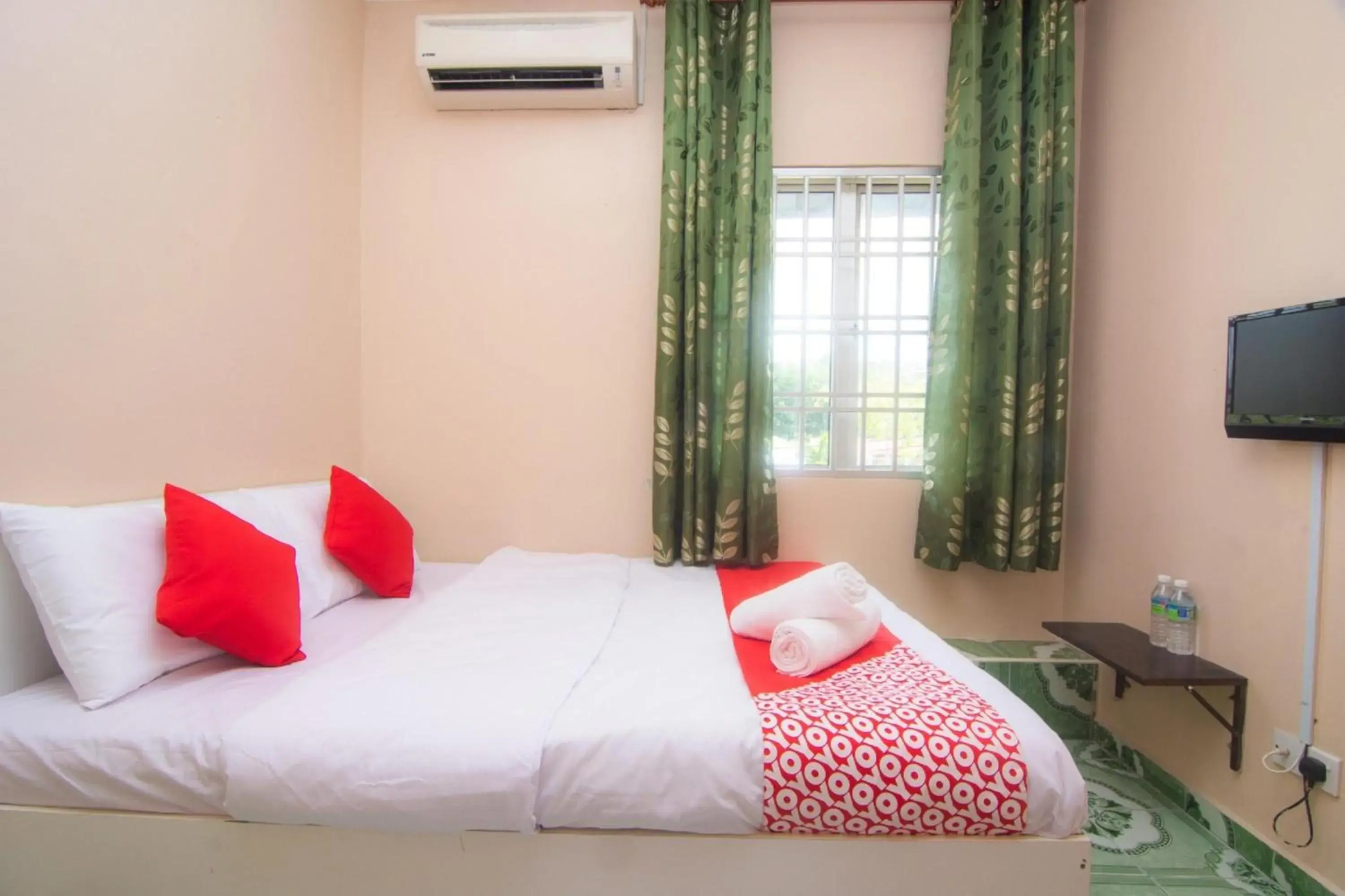 View (from property/room), Bed in Hotel O Hajah Rohayah View (from property/room), Bed in Hotel O Hajah Rohayah