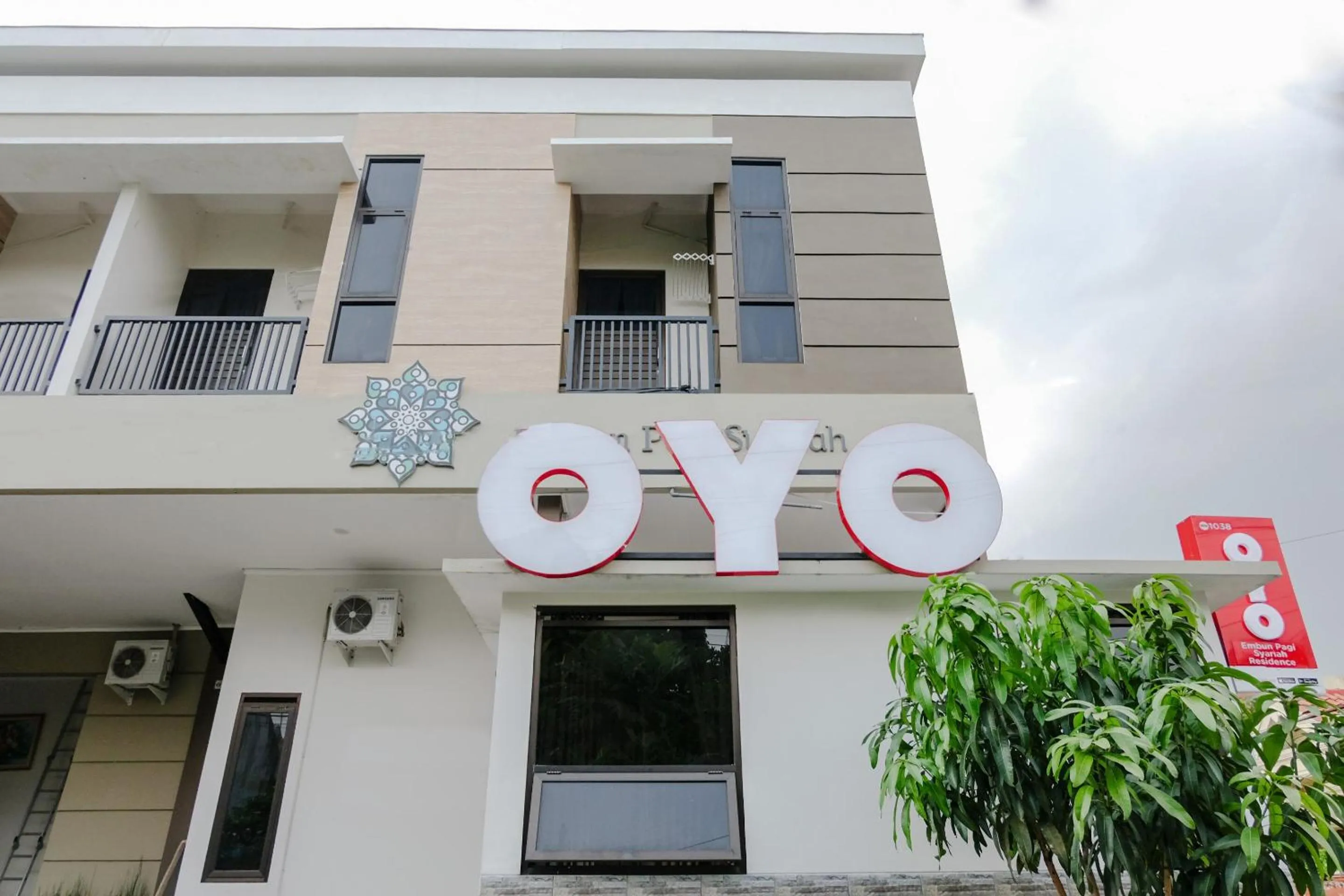 Facade/entrance in Hotel O Embun Pagi Syariah Residence