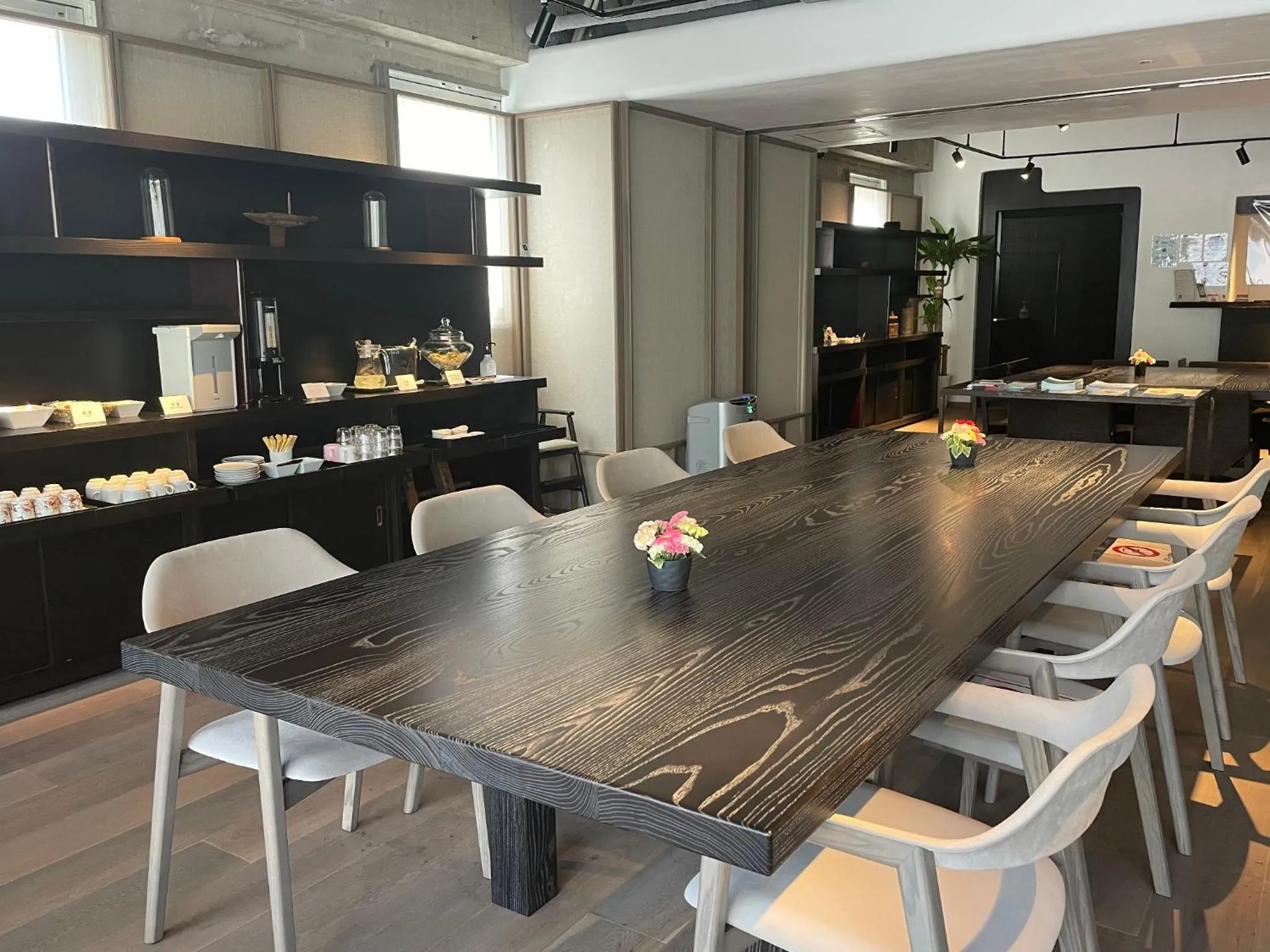 Lounge or bar in THE HOTELS HAKATA KASANE Bayside