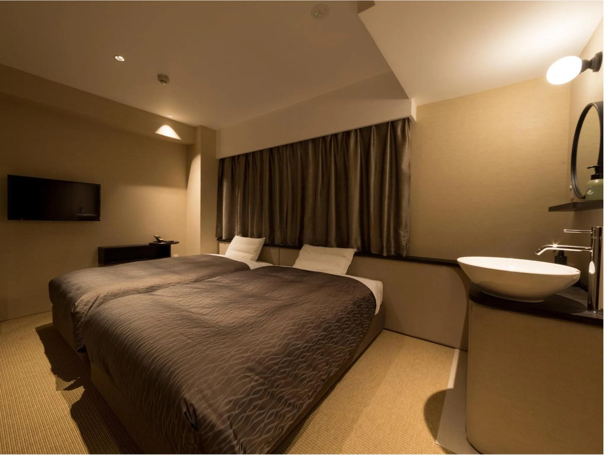 Photo of the whole room, Bed in THE HOTELS HAKATA KASANE Bayside