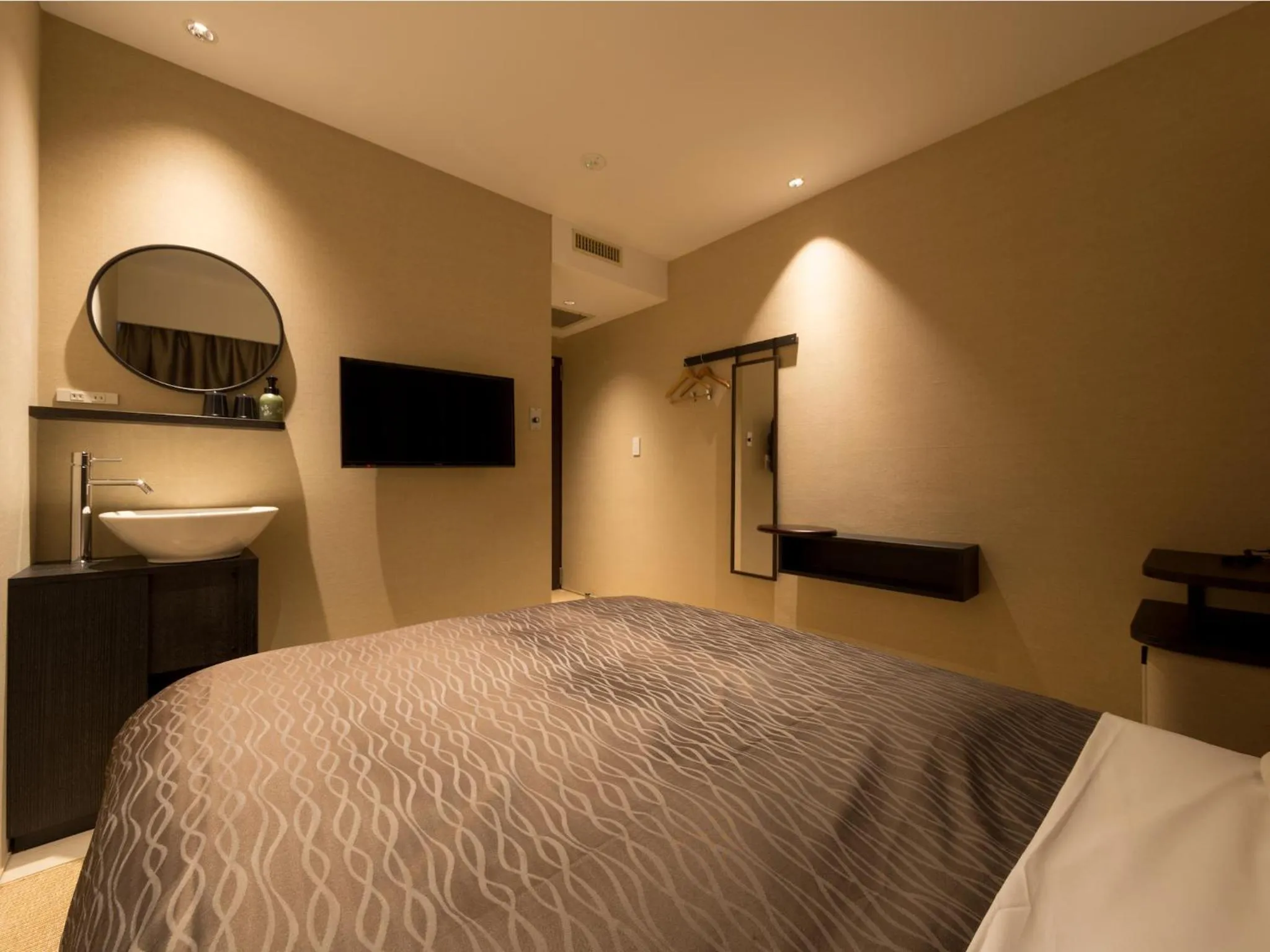 Photo of the whole room, Bed in THE HOTELS HAKATA KASANE Bayside