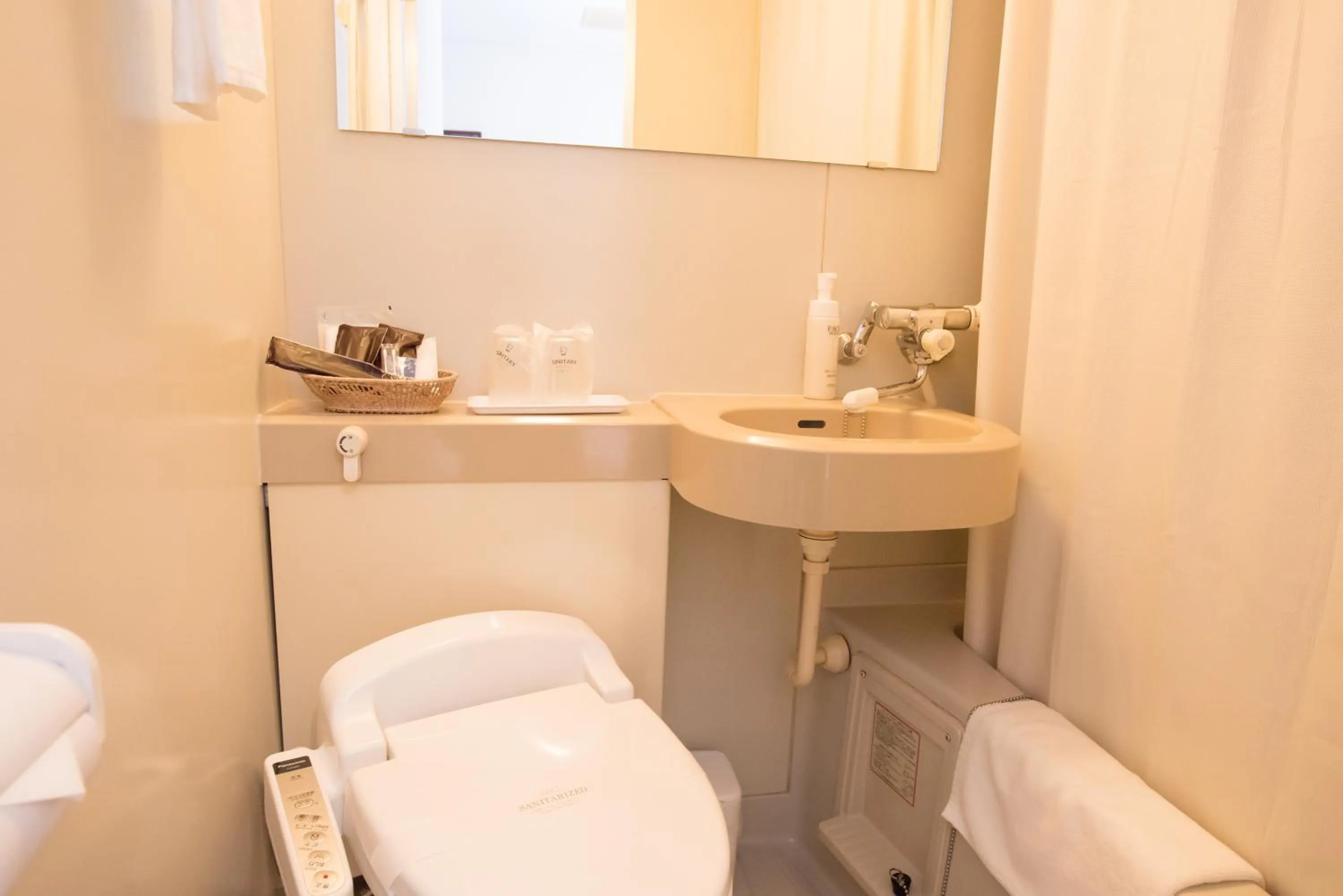 Shower in Crown Hotel Okinawa