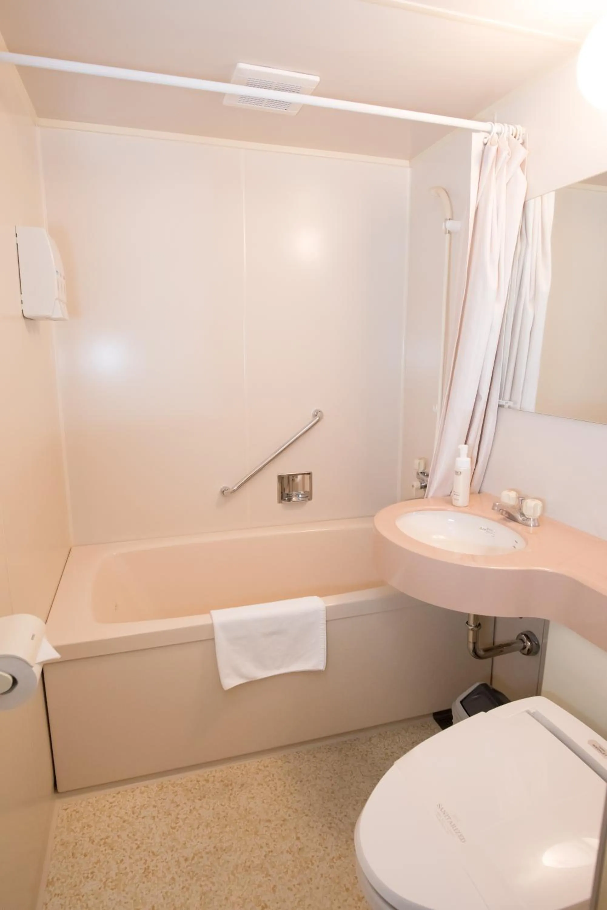 Shower in Crown Hotel Okinawa