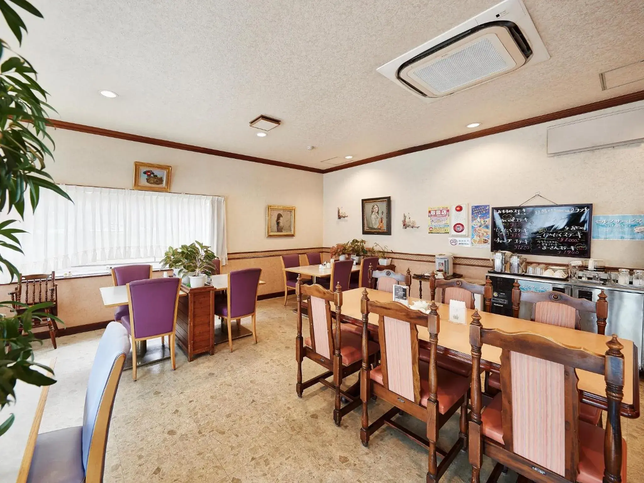 Restaurant/places to eat in Crown Hotel Okinawa Restaurant/places to eat in Crown Hotel Okinawa