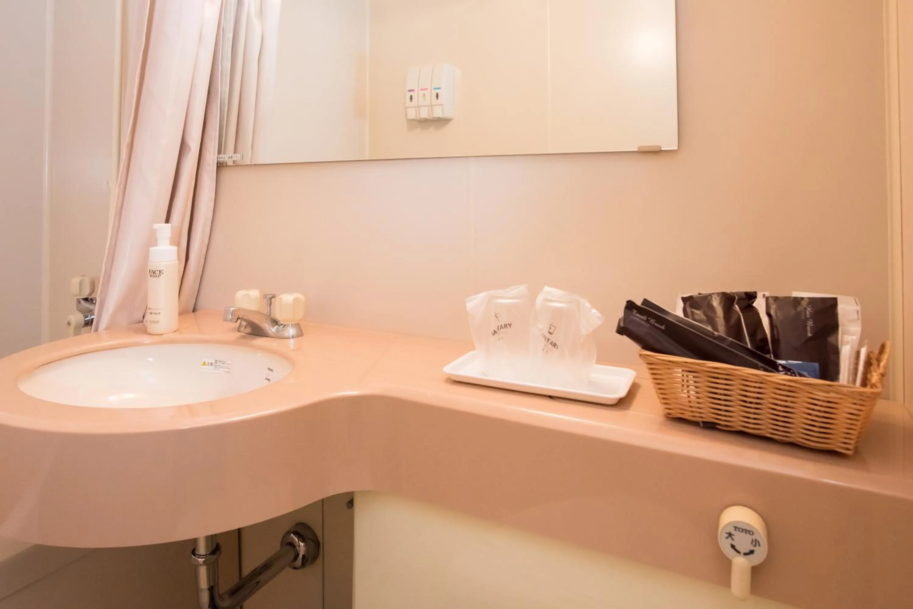 Shower in Crown Hotel Okinawa