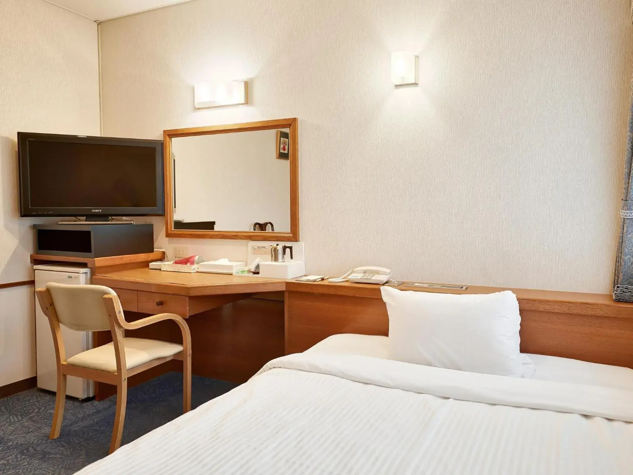 TV and multimedia, Bed in Crown Hotel Okinawa TV and multimedia, Bed in Crown Hotel Okinawa