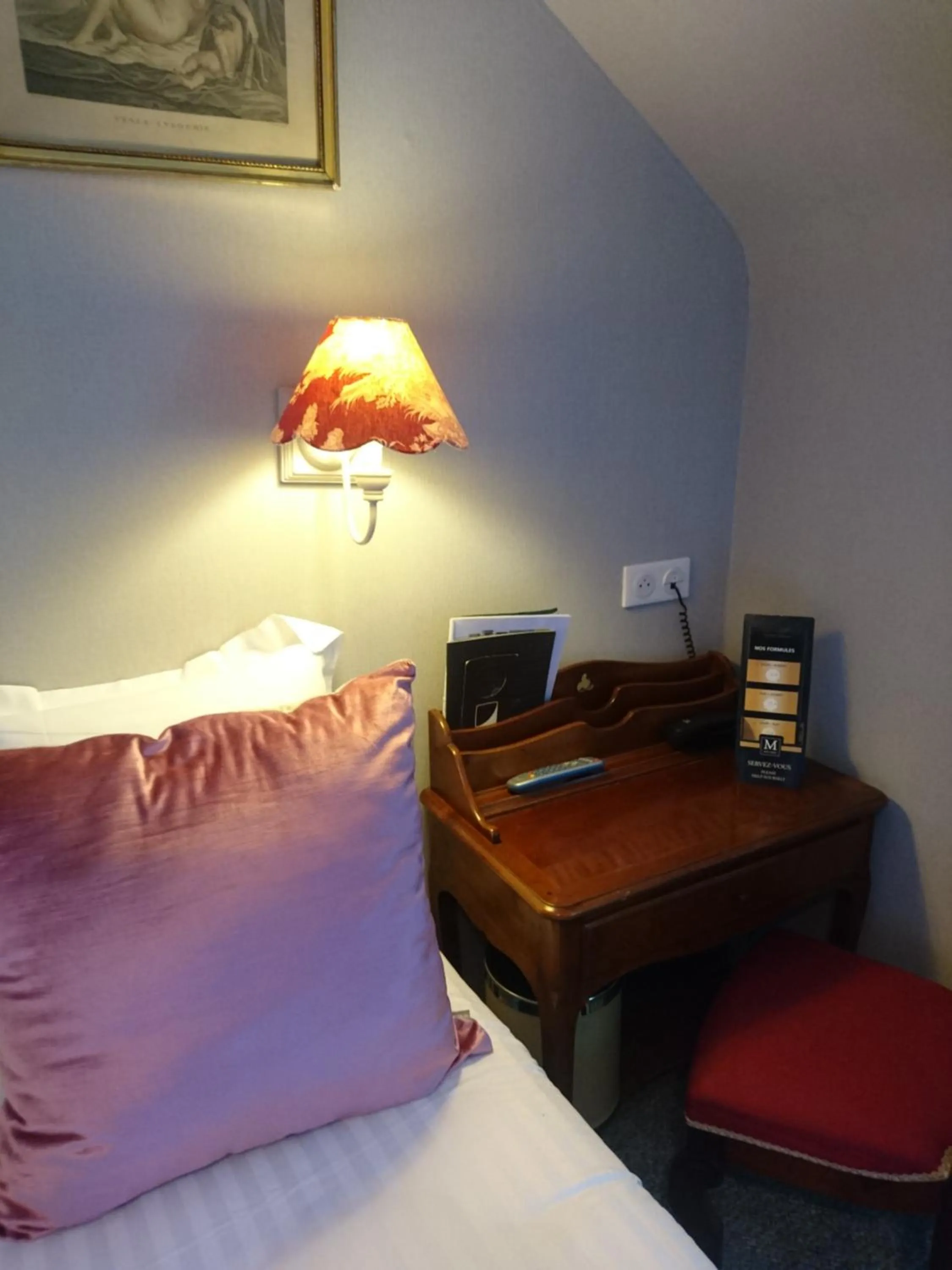 Decorative detail, Bed in Logis Hotel Villa Marjane