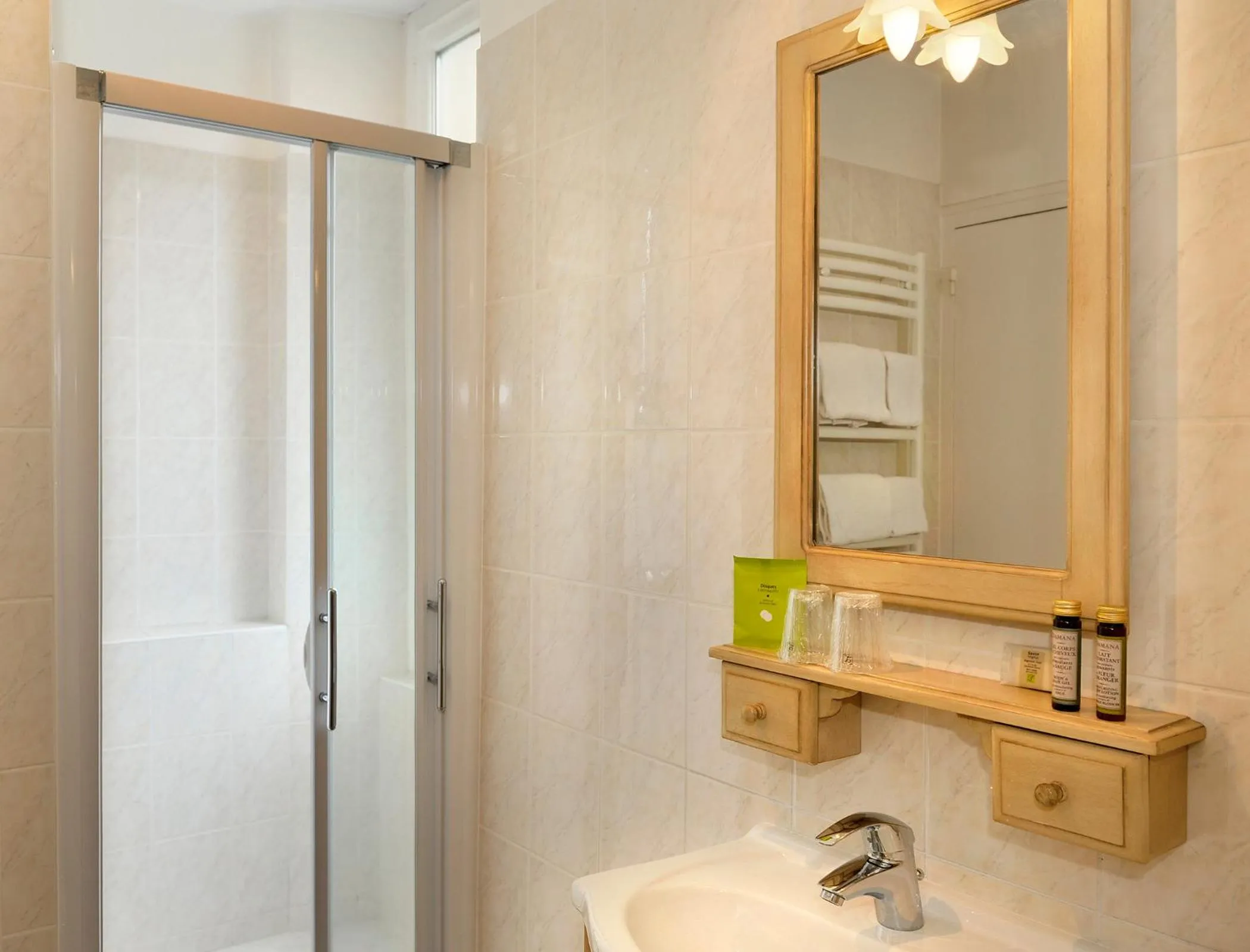 Bathroom in Logis Hotel Villa Marjane