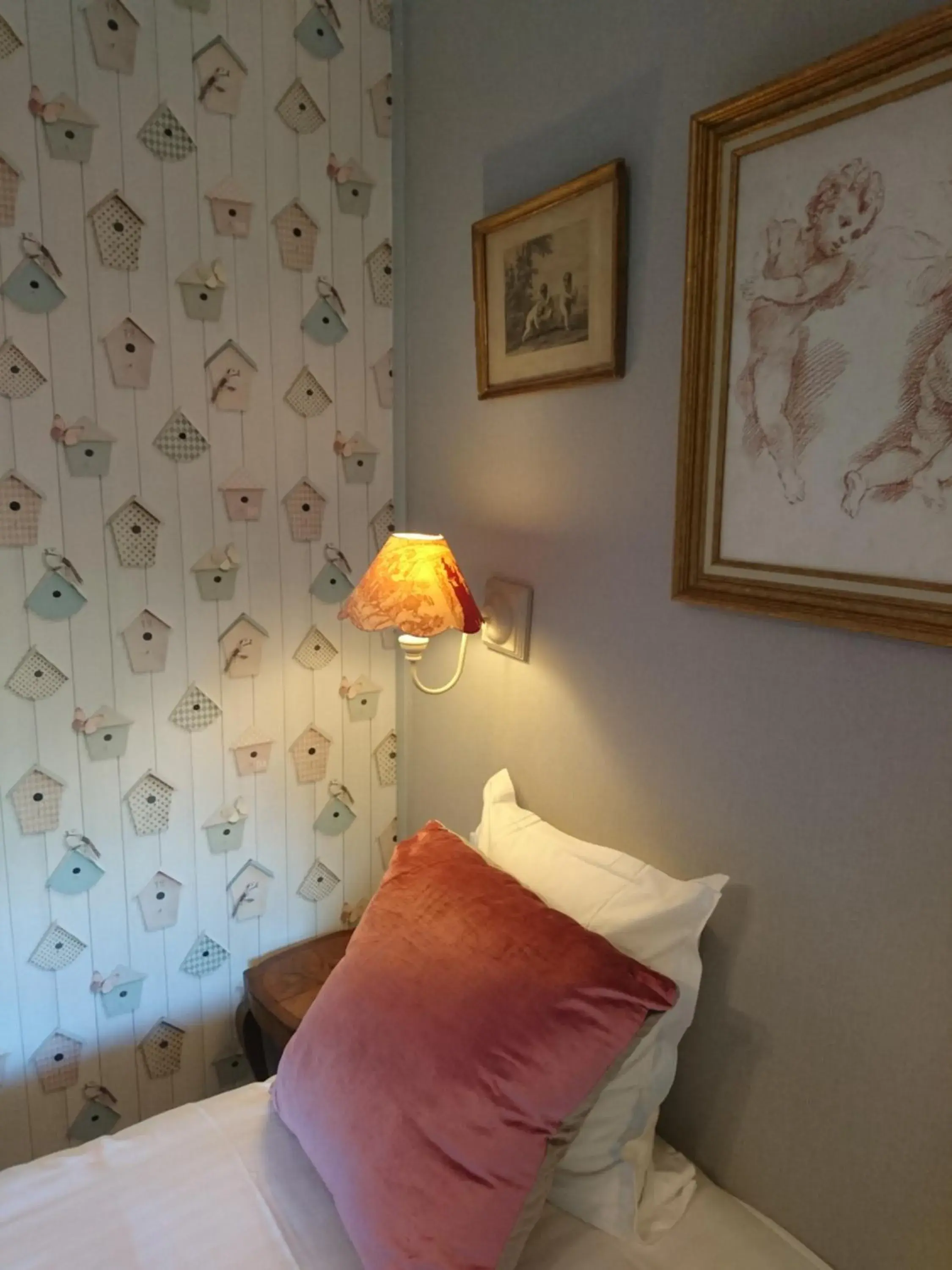 Decorative detail, Bed in Logis Hotel Villa Marjane Decorative detail, Bed in Logis Hotel Villa Marjane