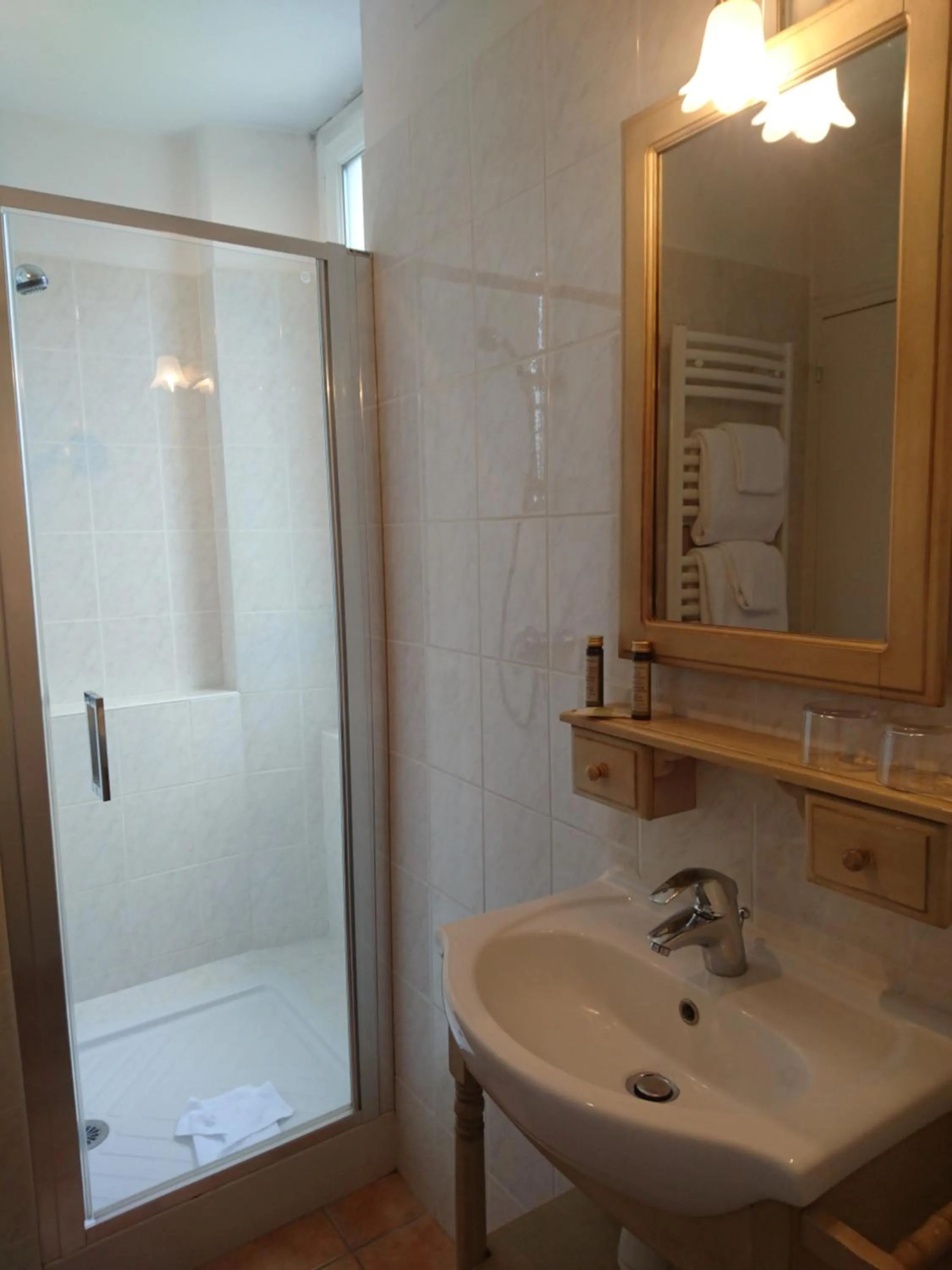 Bathroom in Logis Hotel Villa Marjane