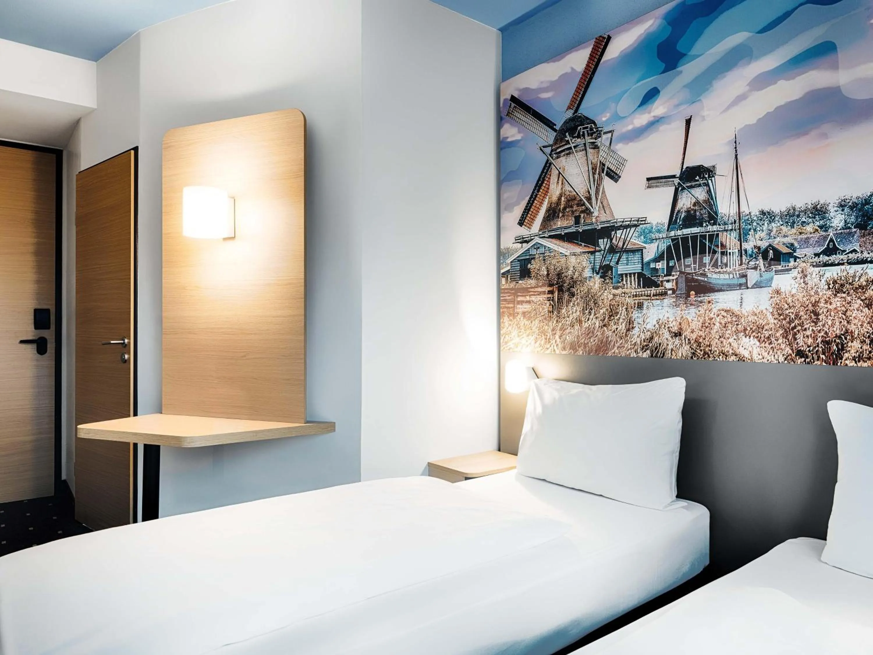 Photo of the whole room, Bed in B&B Hotel Amsterdam-Zaandam