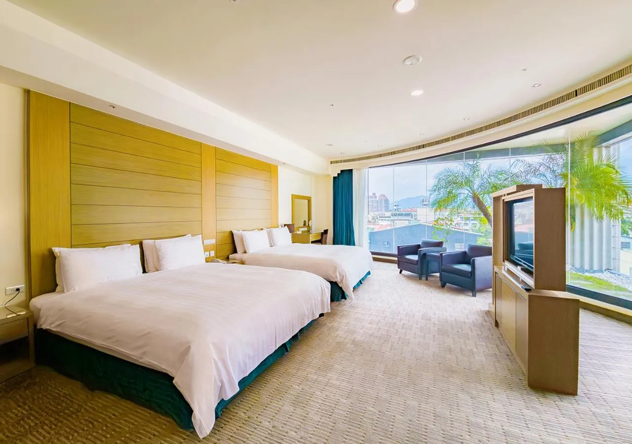 Bedroom, Bed in Cheng Wan Grand Hotel